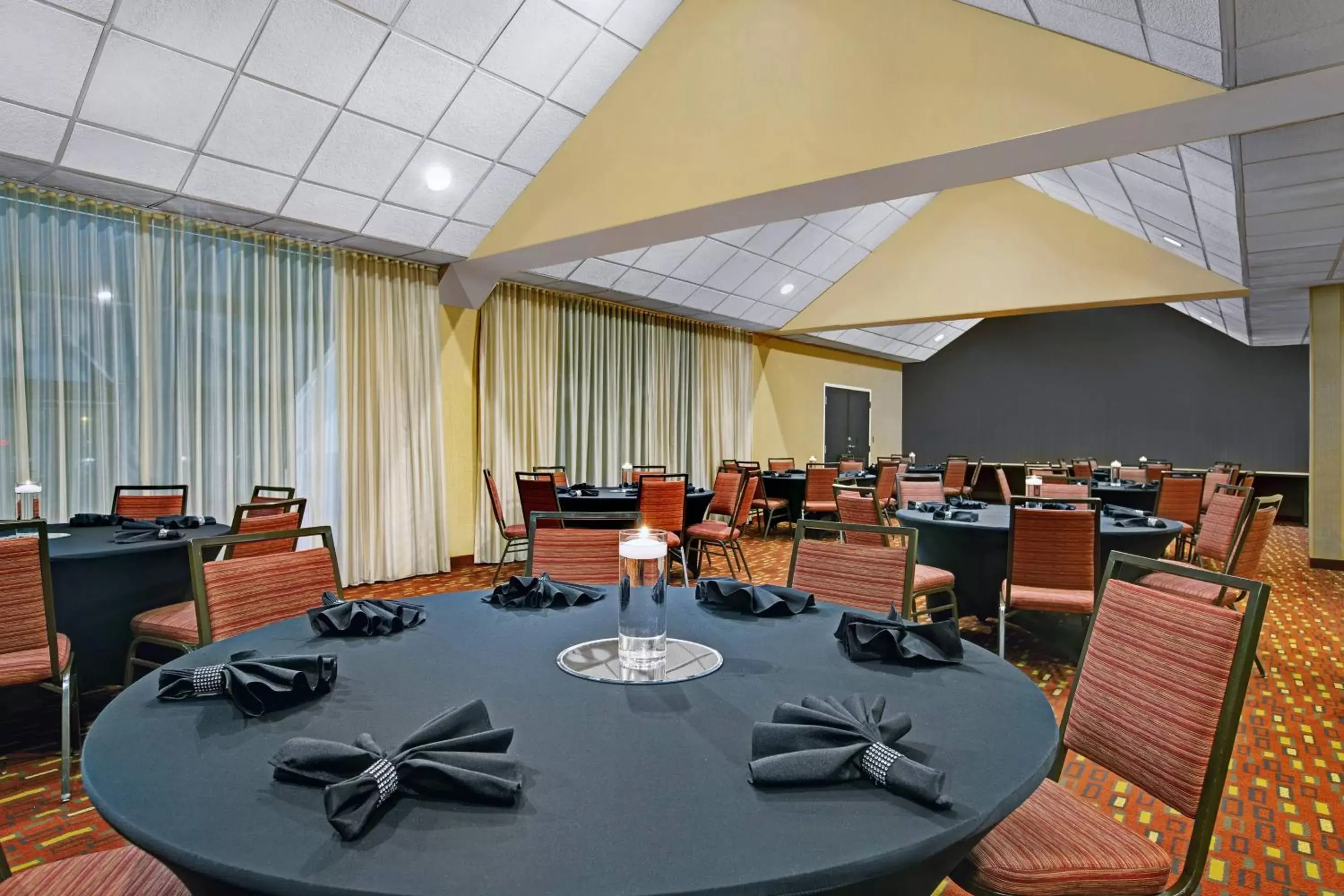 Meeting/conference room, Restaurant/Places to Eat in Courtyard Chicago Elmhurst/Oakbrook Area