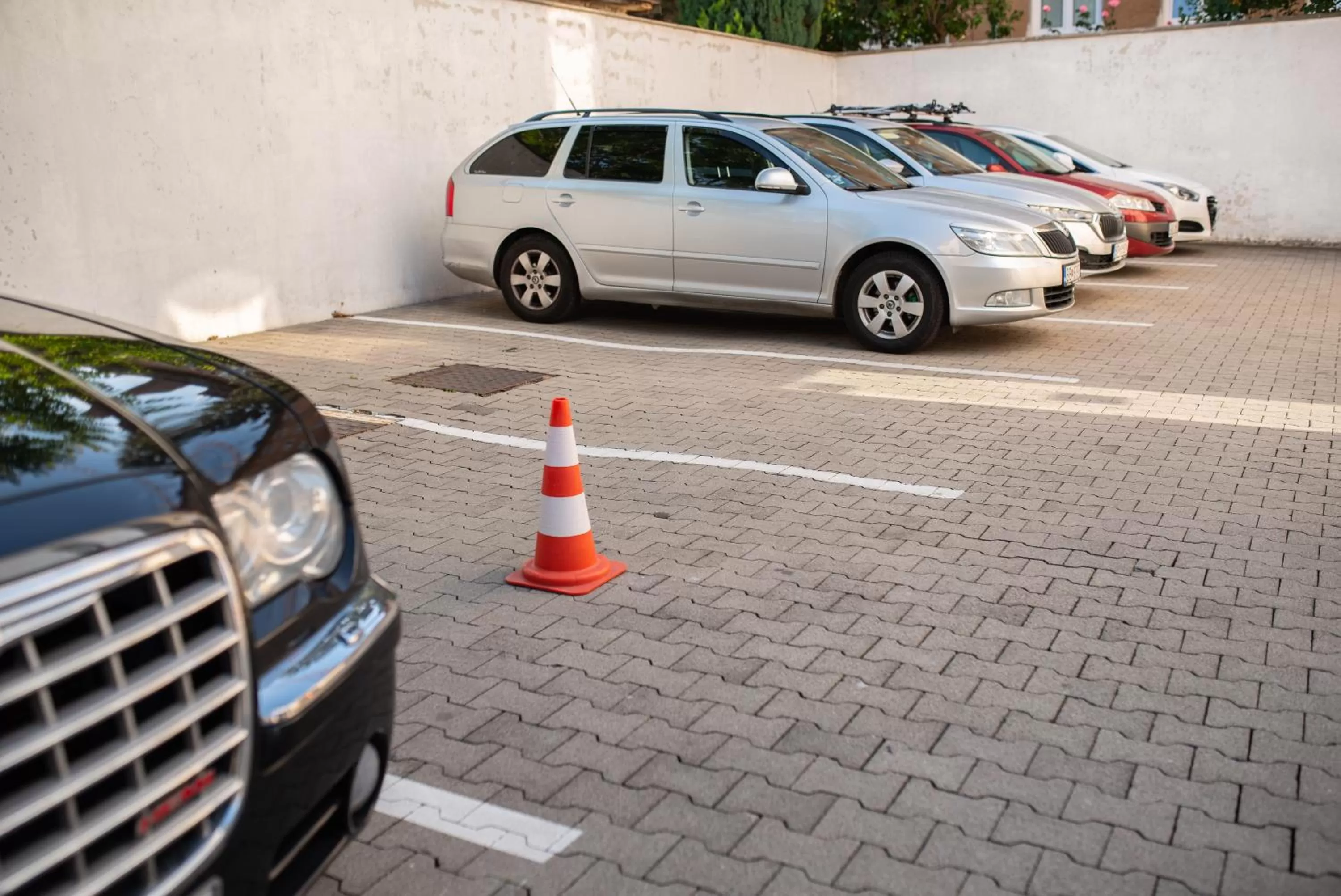 Parking in Felicity Garni Hotel