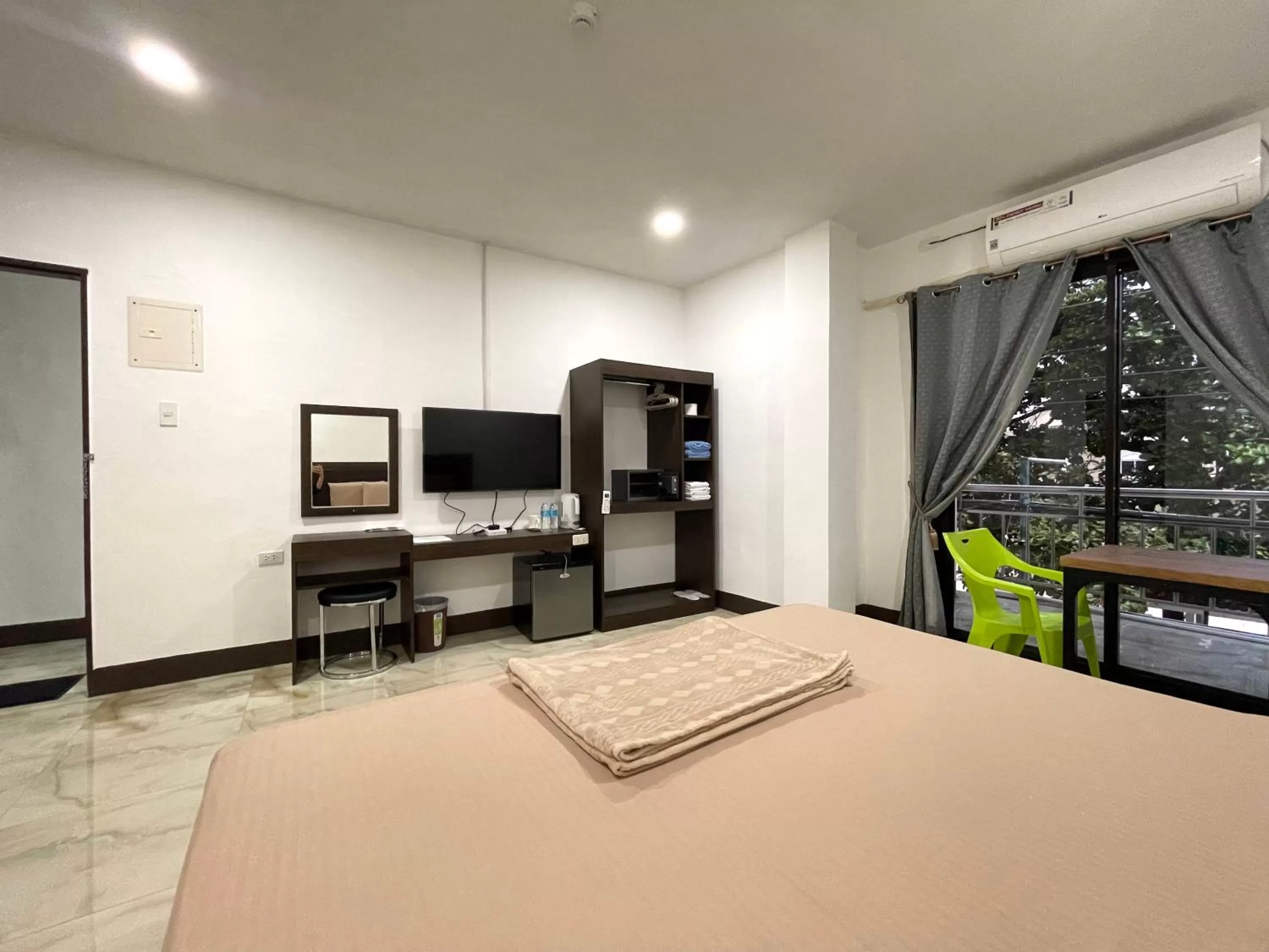 Bed in MGH Alona Resort