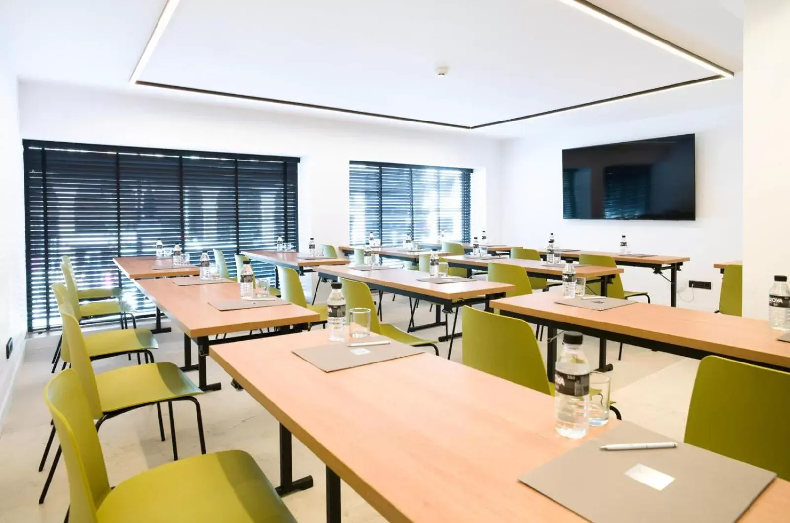 Meeting/conference room, Restaurant/Places to Eat in Nakar Hotel