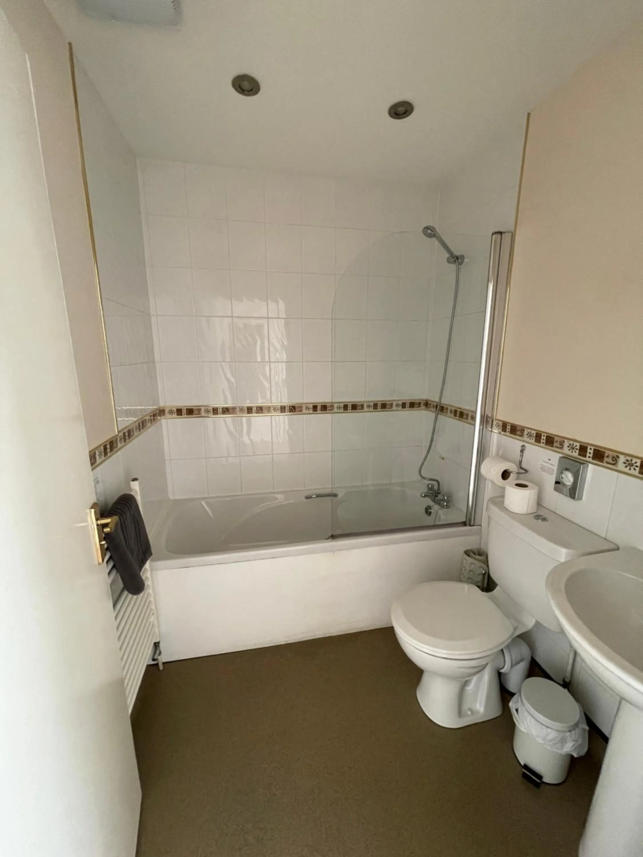 Bathroom in Station House, Dartmoor and Coast located, Village centre Hotel