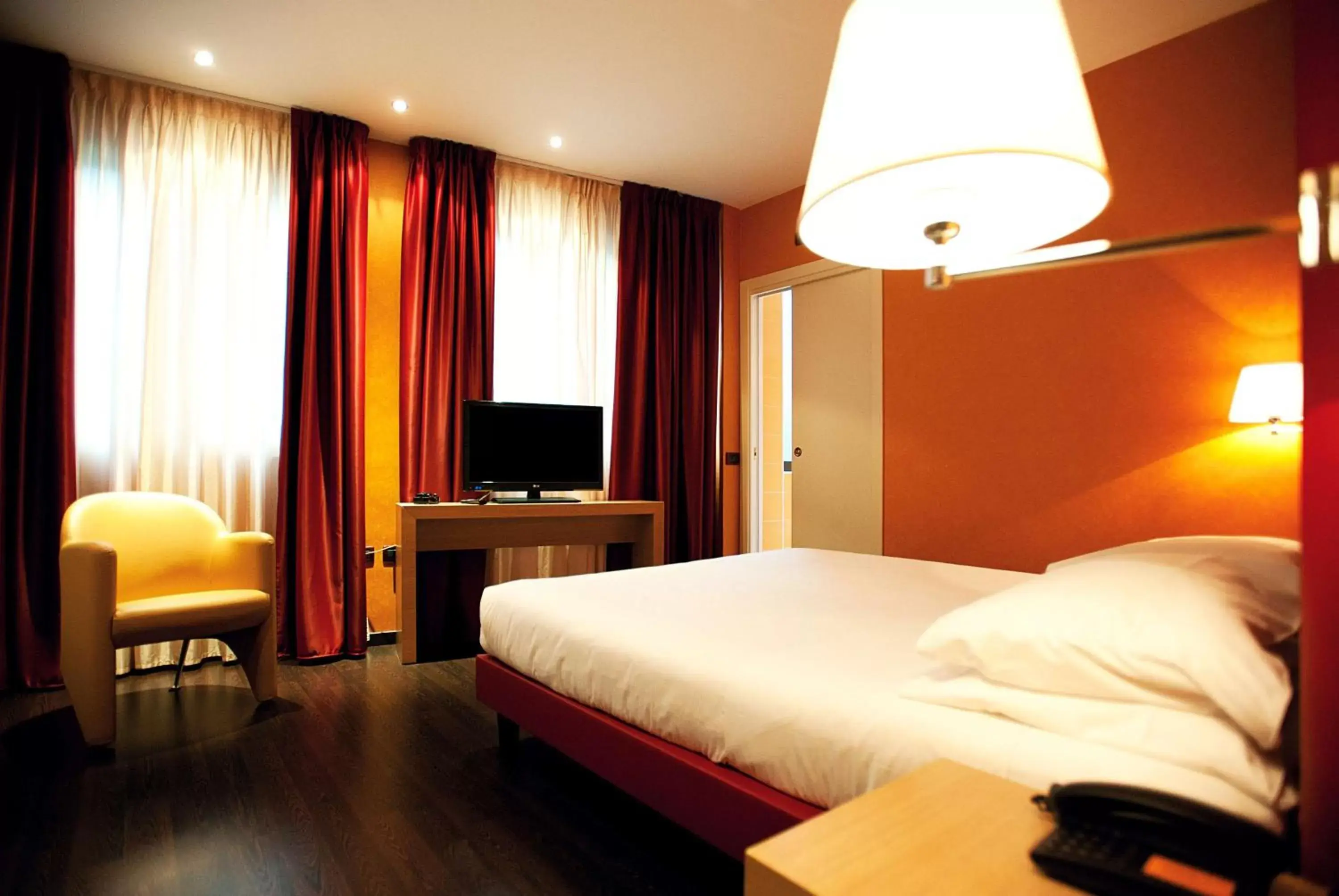 TV and multimedia, Bed in Best Western Hotel Piemontese