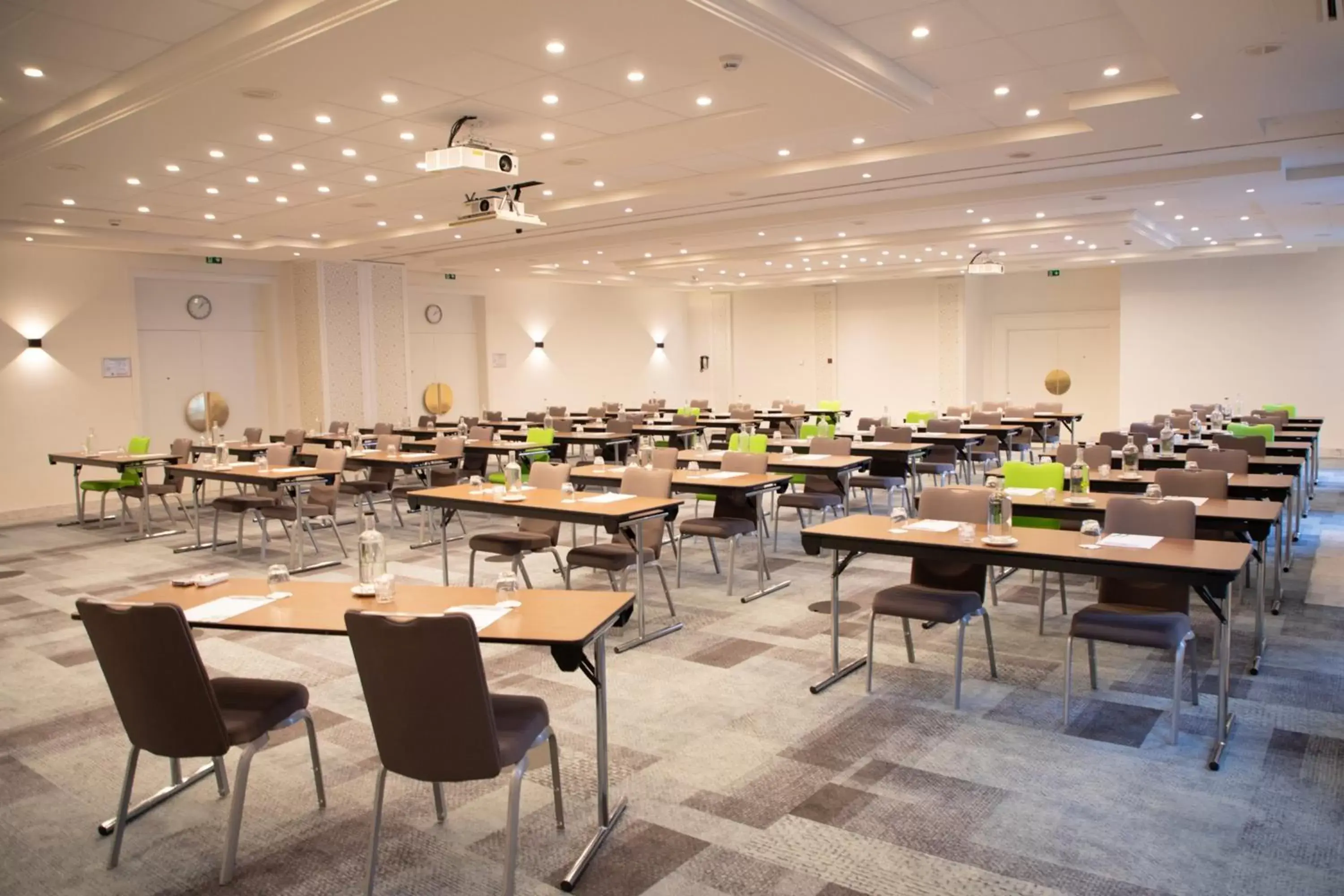 Meeting/conference room, Restaurant/Places to Eat in Holiday Inn Hasselt, an IHG Hotel