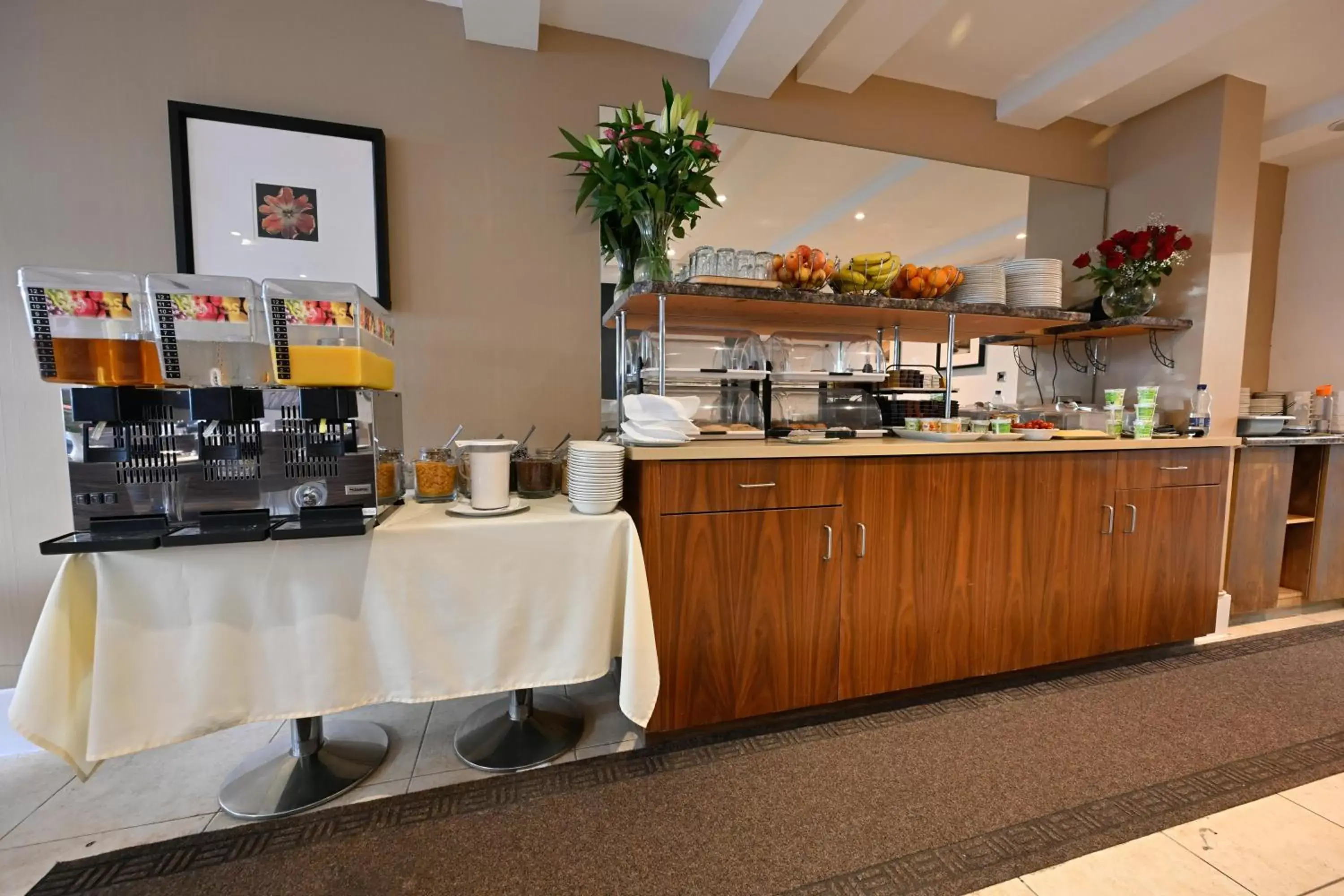 Buffet breakfast, Restaurant/Places to Eat in Kensington Court Hotel - Earls Court
