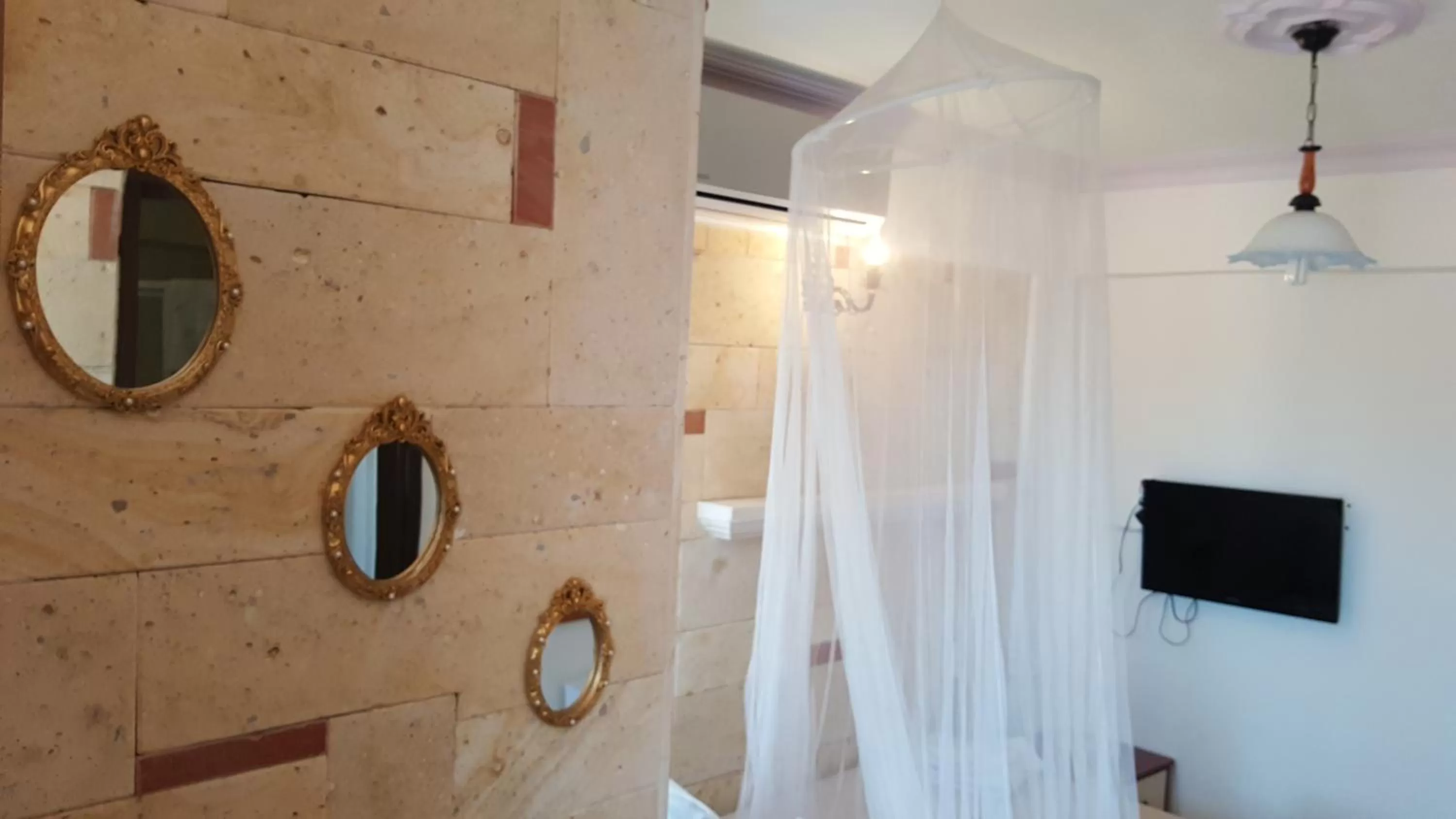 Photo of the whole room in Foça Ensar Hotel