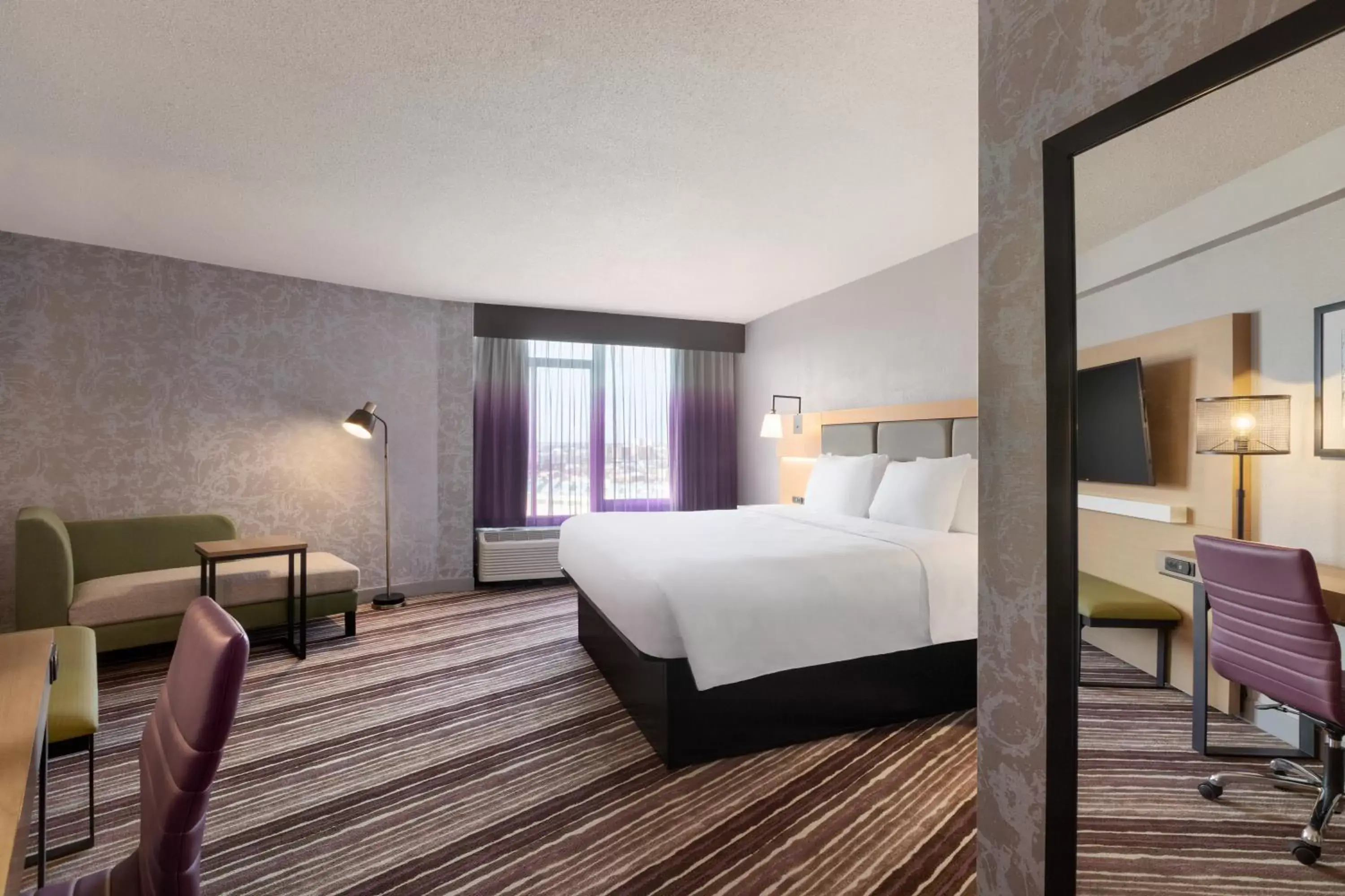 Bedroom, Bed in Holiday Inn Philadelphia Arpt-Stadium Area, an IHG Hotel