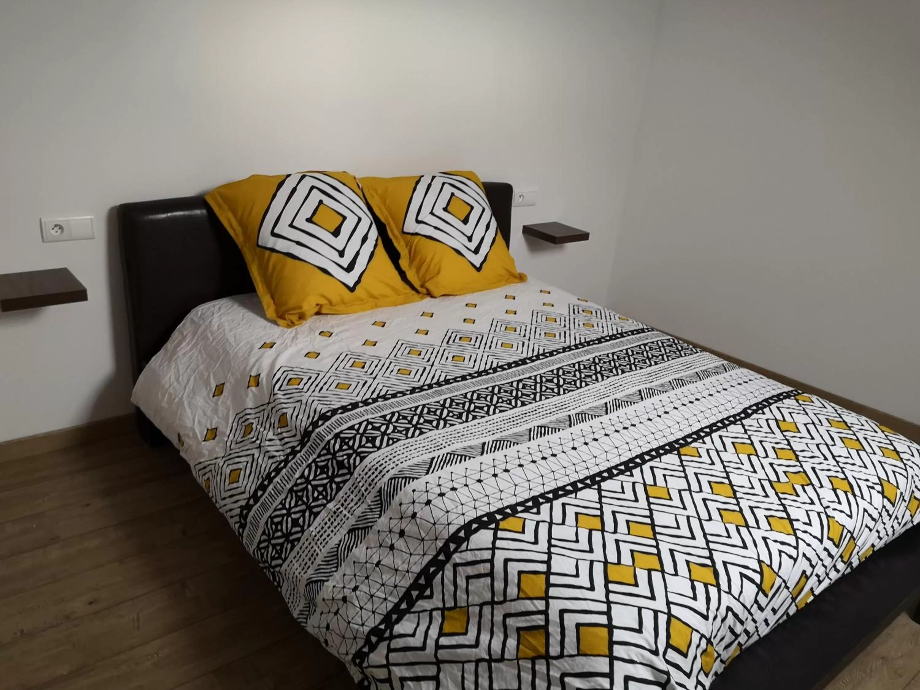 Bed in LA GOUTTE D'OR