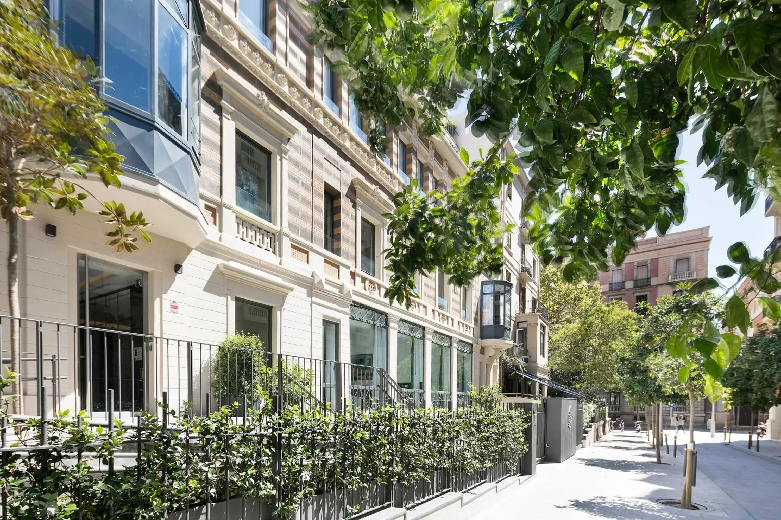 Property building in Murmuri Residence Mercader Property building in Murmuri Residence Mercader