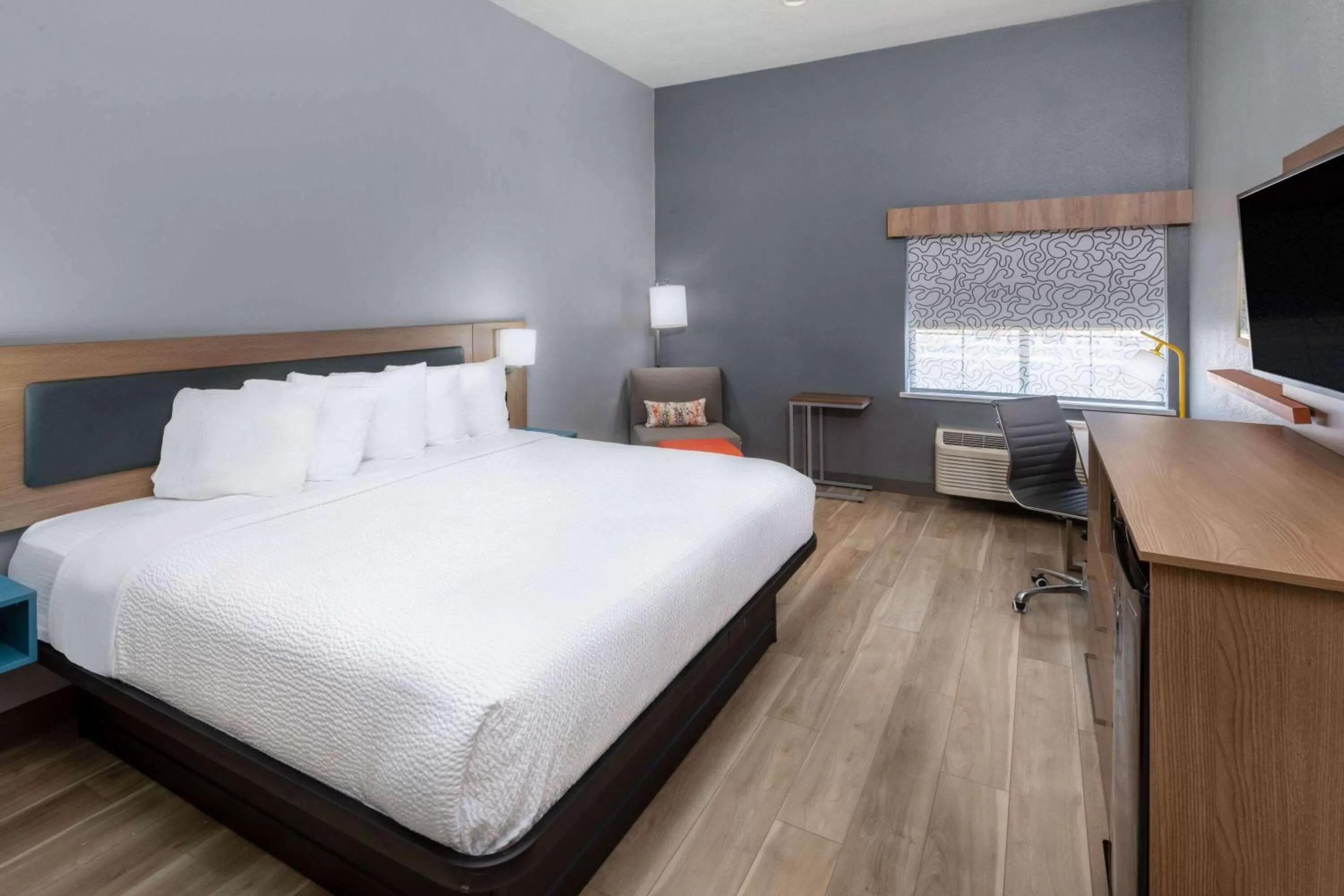 Photo of the whole room, Bed in La Quinta by Wyndham New Braunfels