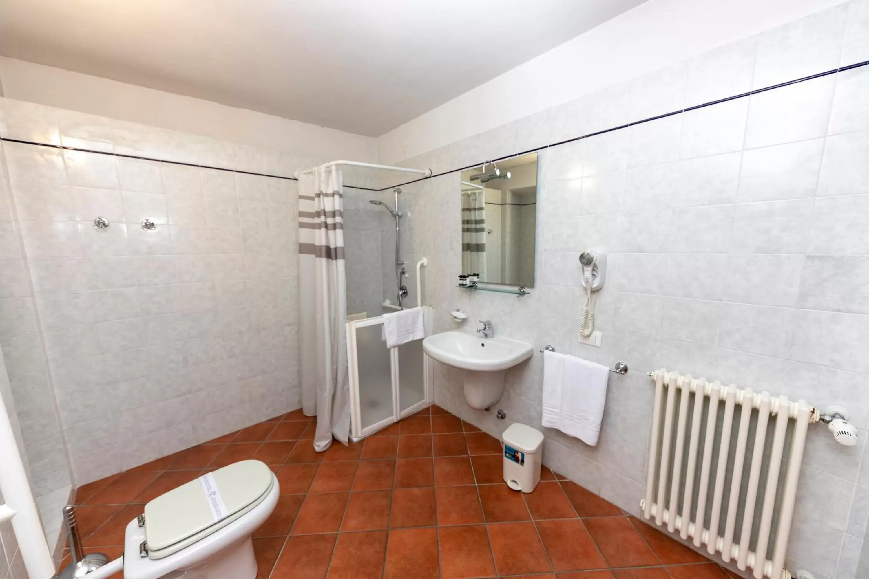 Shower, Bathroom in Albergo dell'Academia