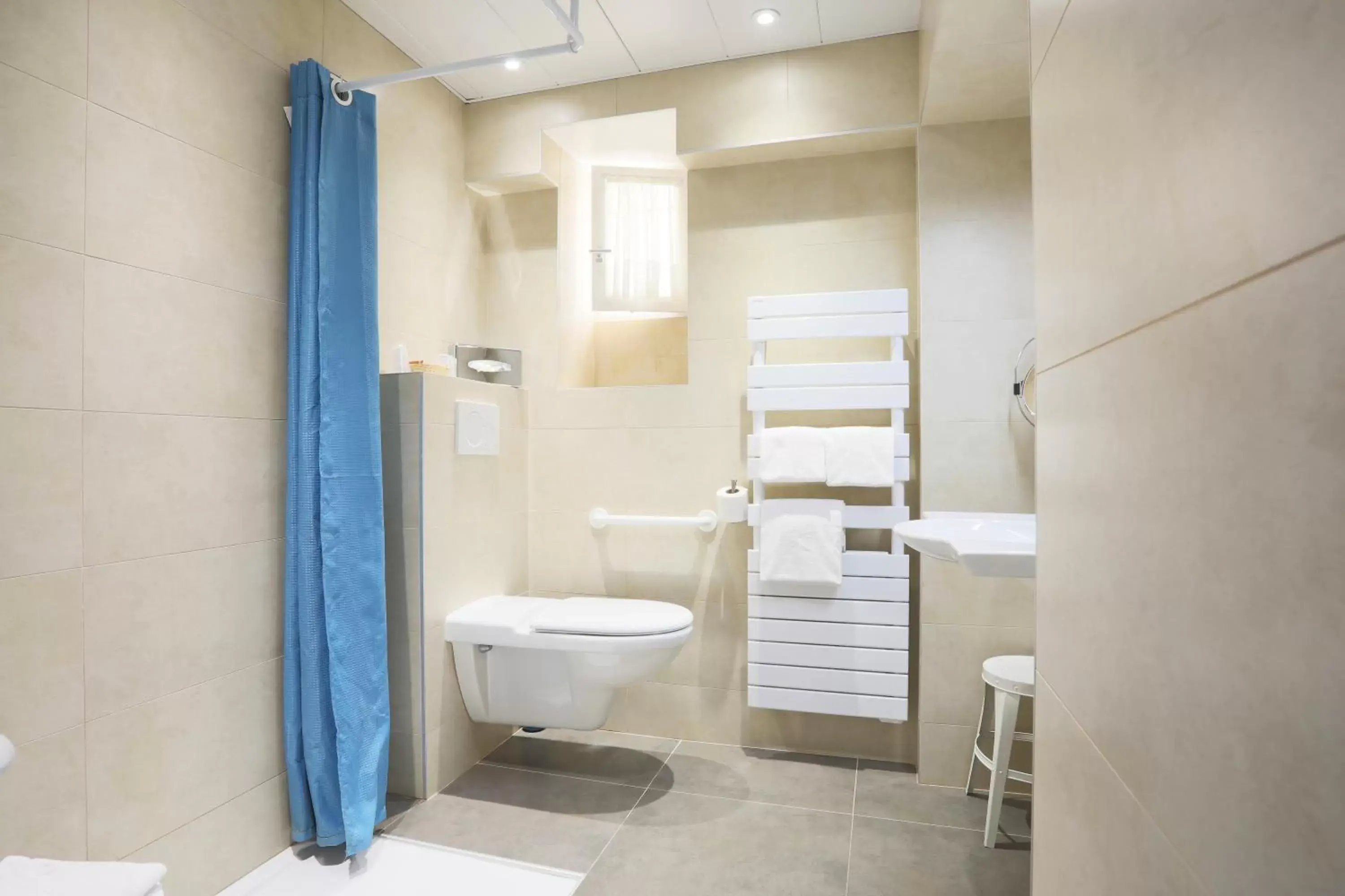 Shower, Bathroom in Hôtel de la Fontaine