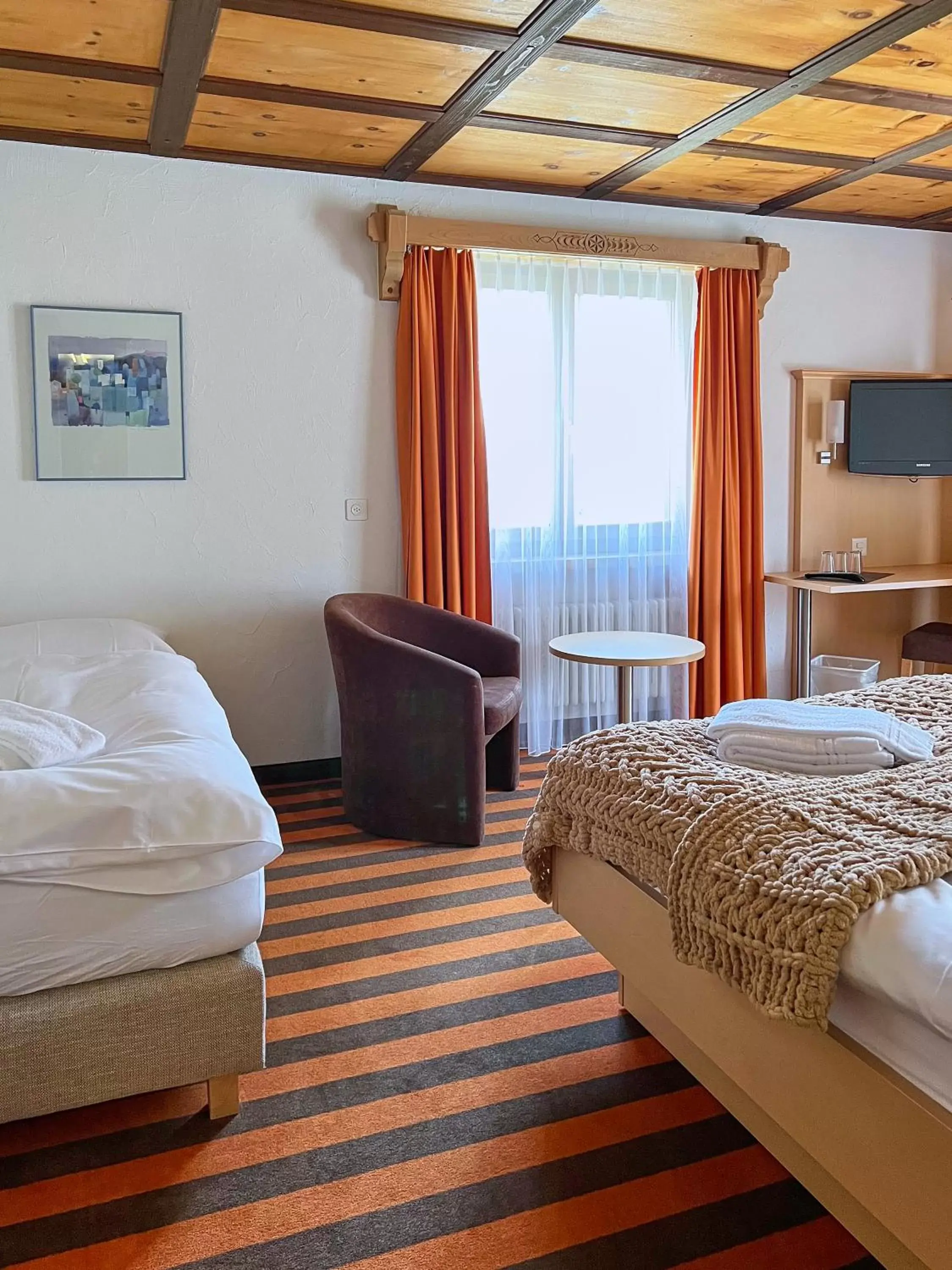 Photo of the whole room, Bed in Madrisa Lodge