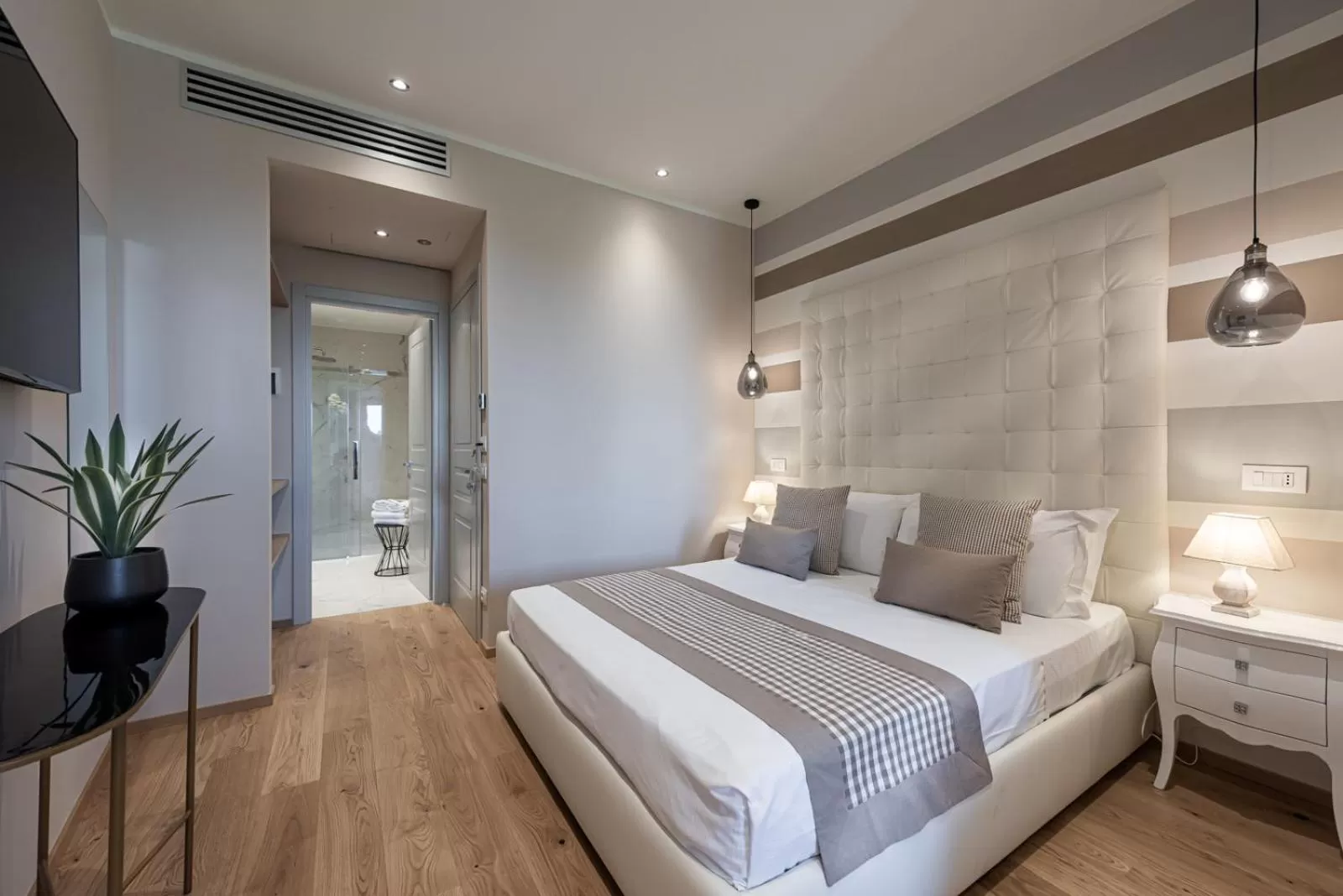 Bed in TORRE GIARDINO SEGRETO B&B- Borgo Capitano Collection - Albergo diffuso