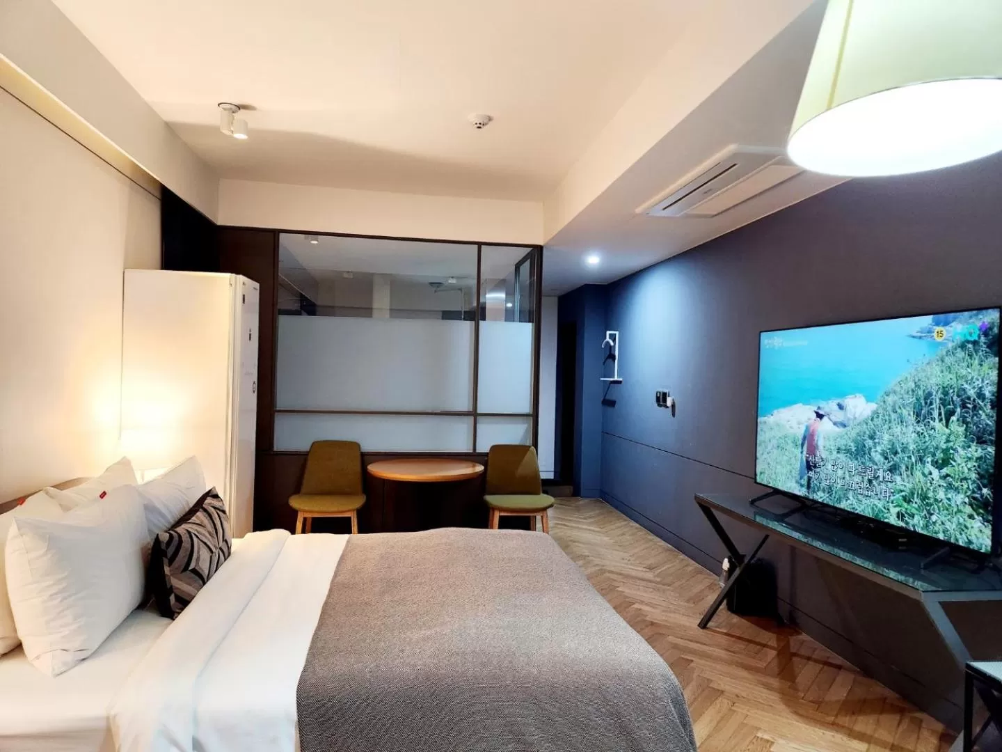 Bed in JS Boutique Hotel