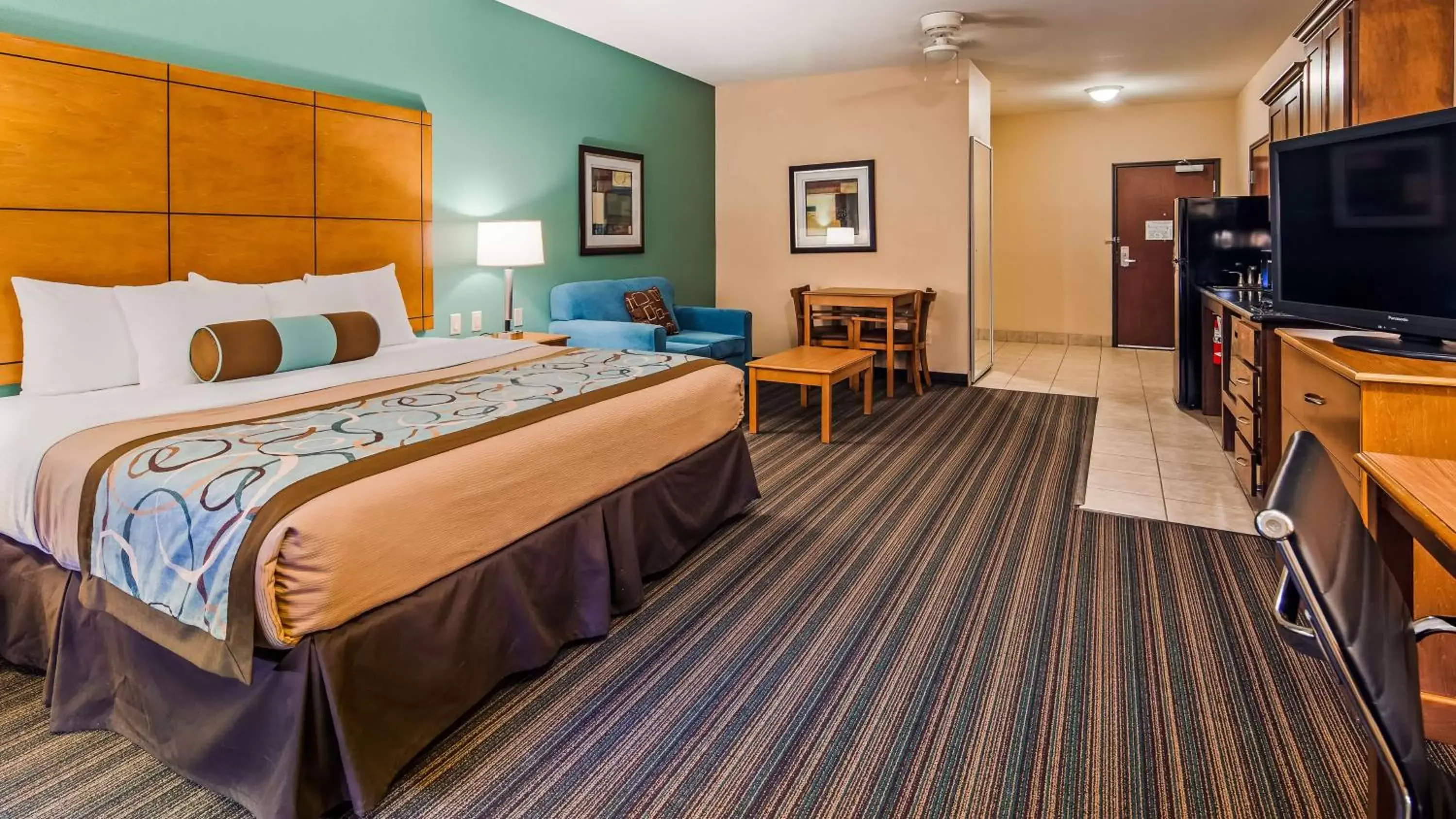 Bed in Best Western Plus Seminole Hotel & Suites