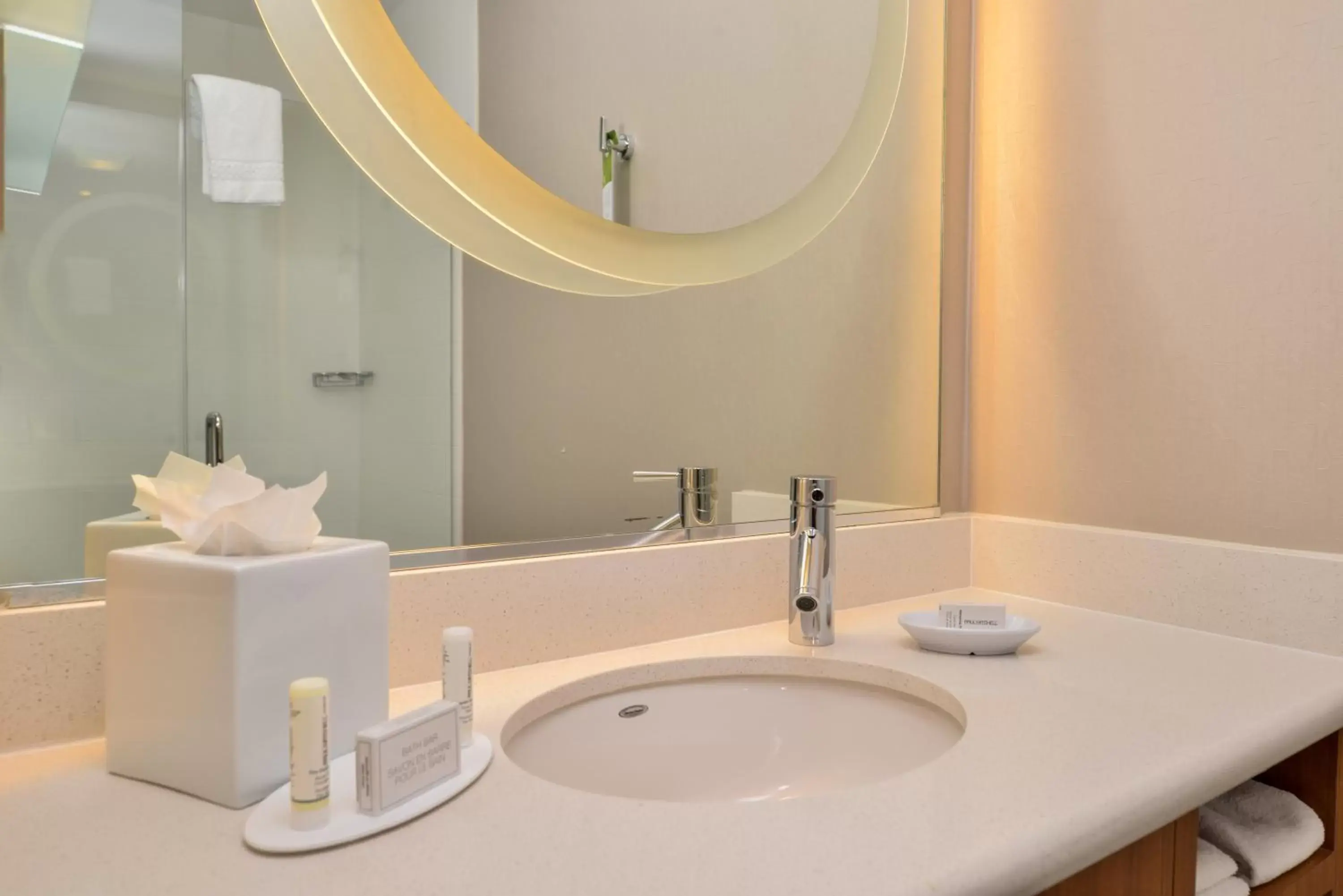 Bathroom in SpringHill Suites Irvine John Wayne Airport / Orange County