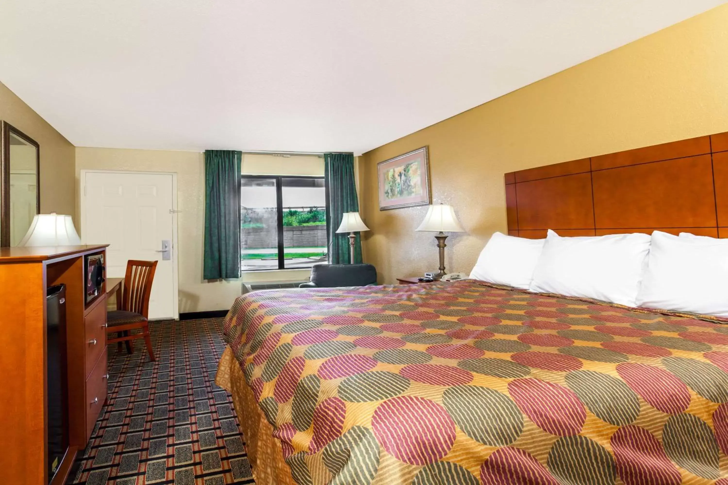 Photo of the whole room, Bed in Days Inn by Wyndham Lebanon