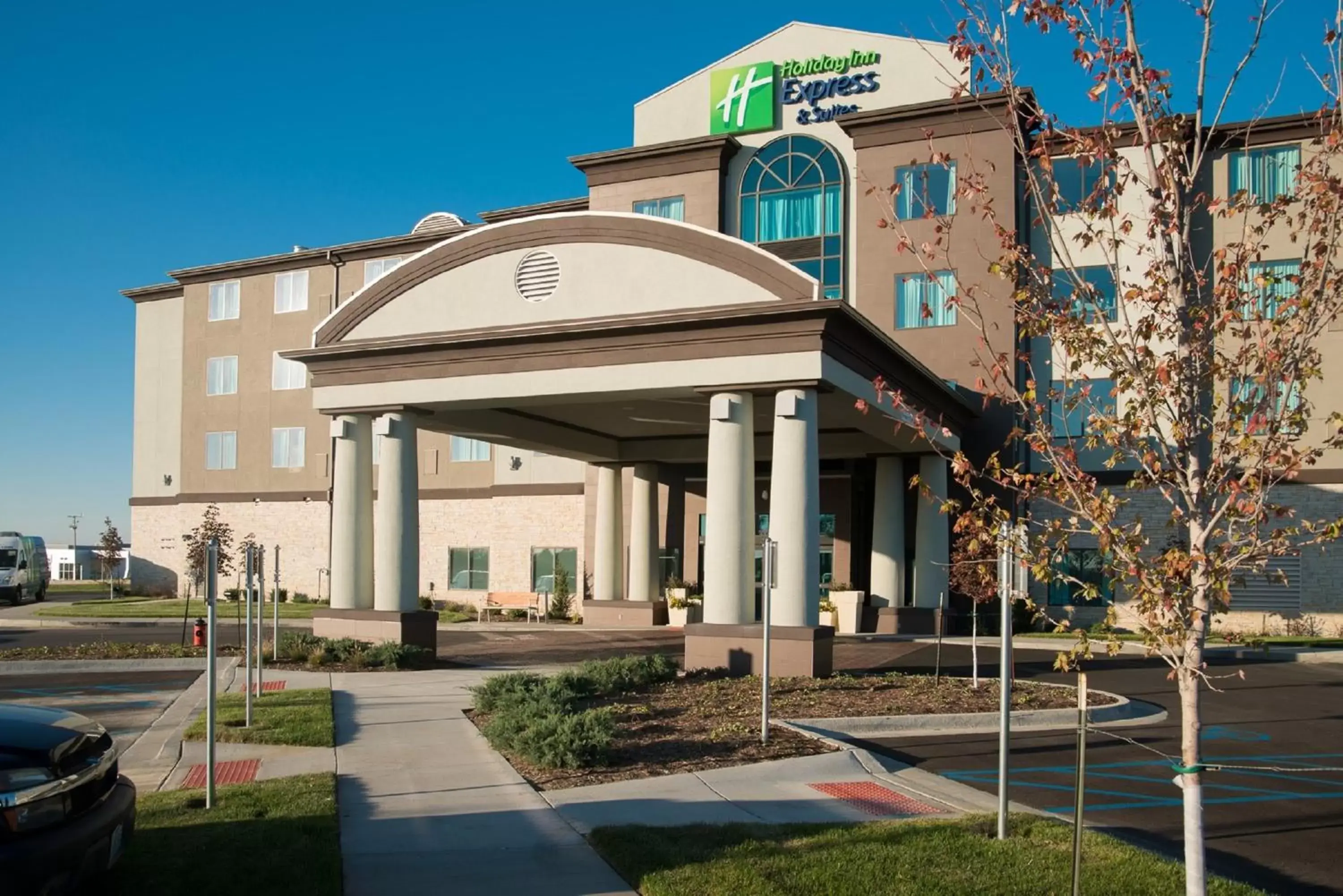 Property Building in Holiday Inn Express & Suites Kansas City Airport, an IHG Hotel
