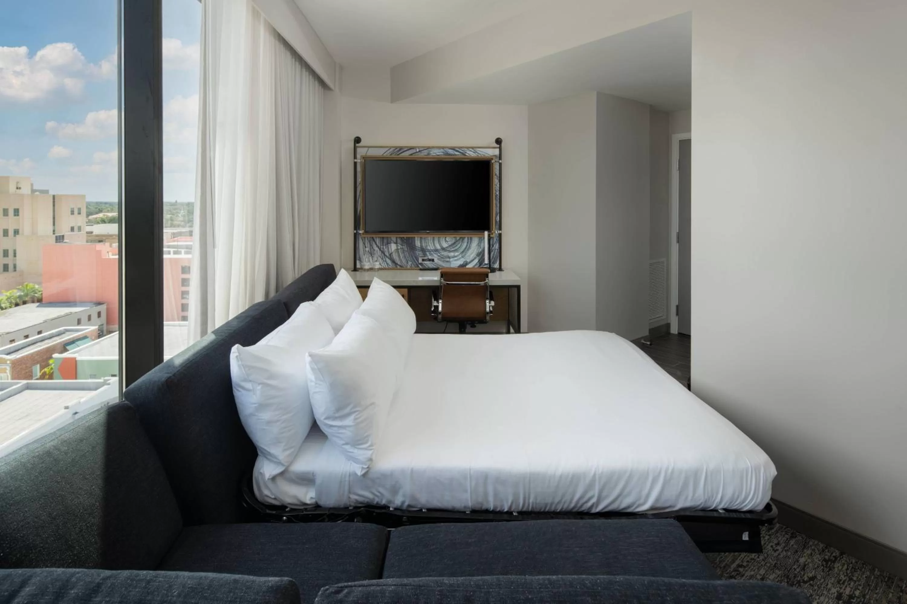 Photo of the whole room, Bed in Luminary Hotel & Co., Autograph Collection