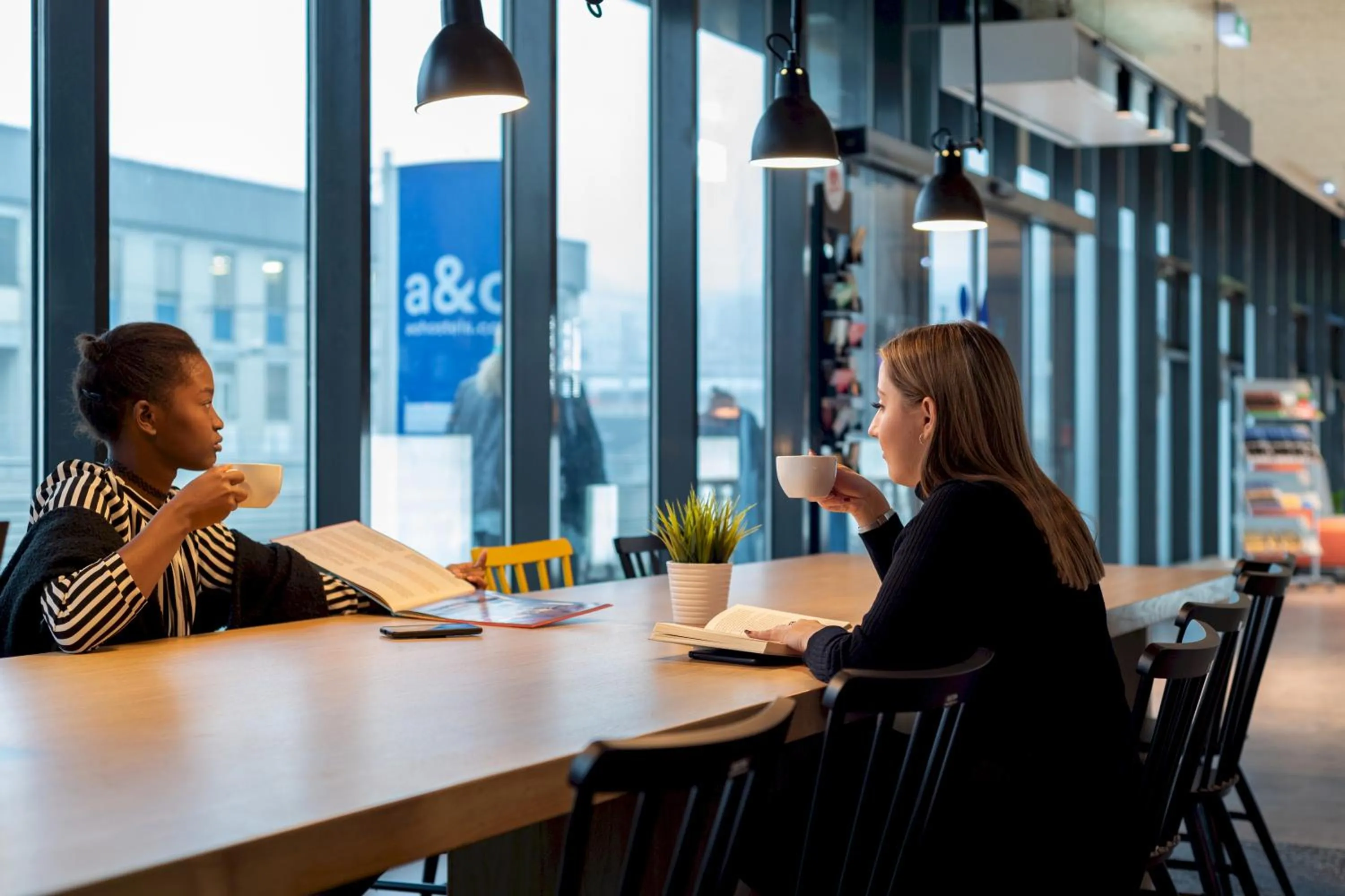 Communal lounge/ TV room in a&o Graz Hauptbahnhof