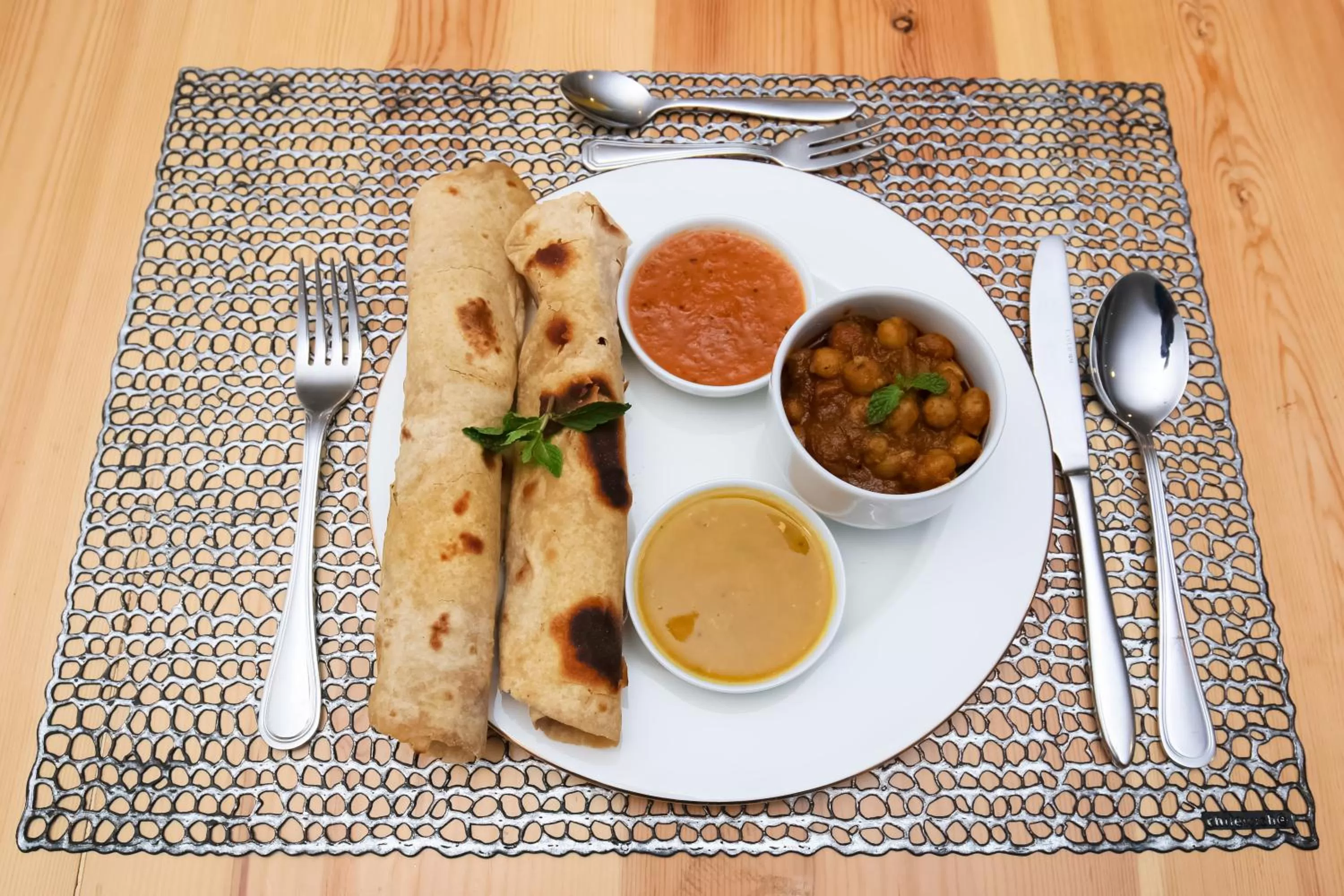 Food in Man Mountain Villa