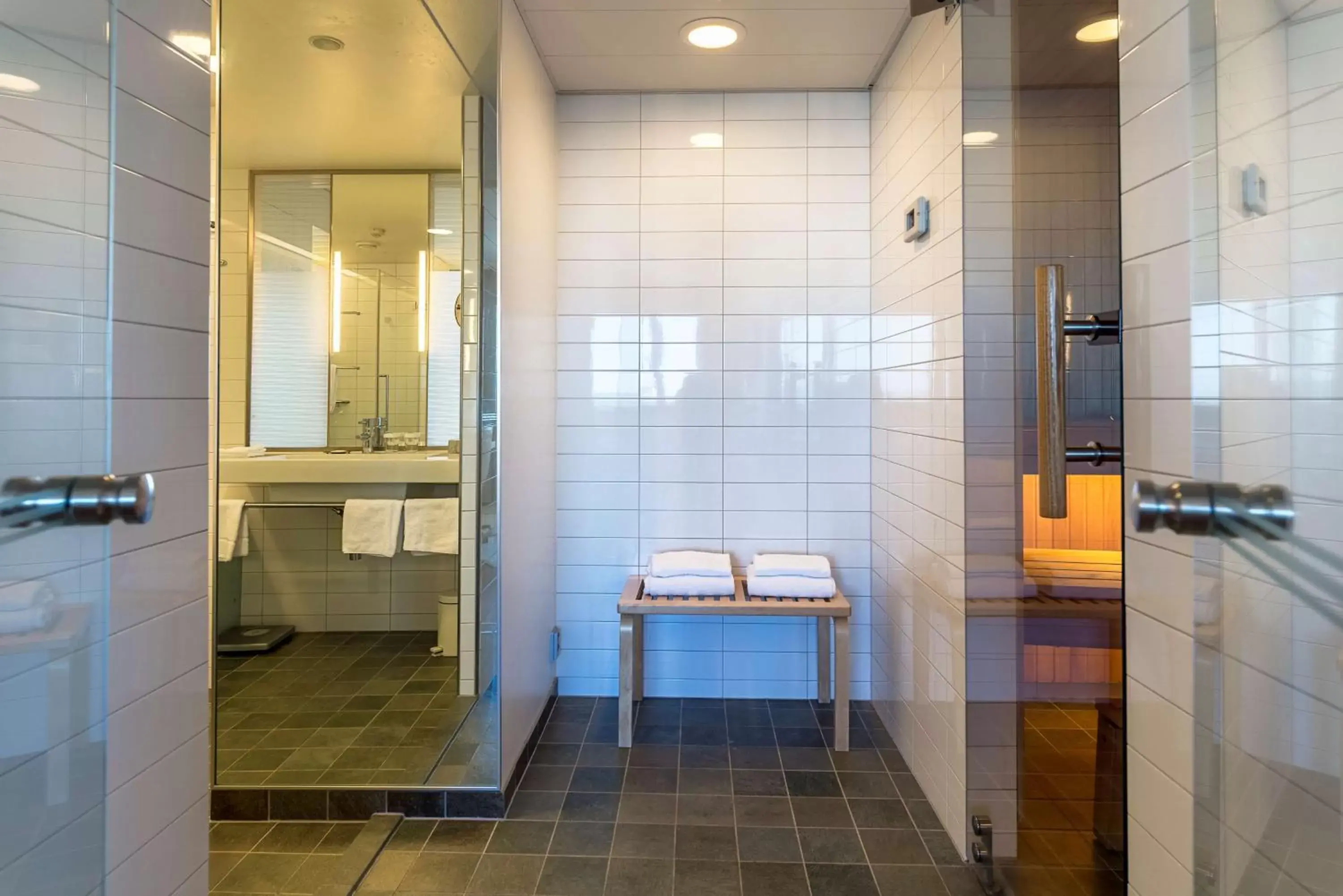 Bathroom in Hilton Helsinki Airport