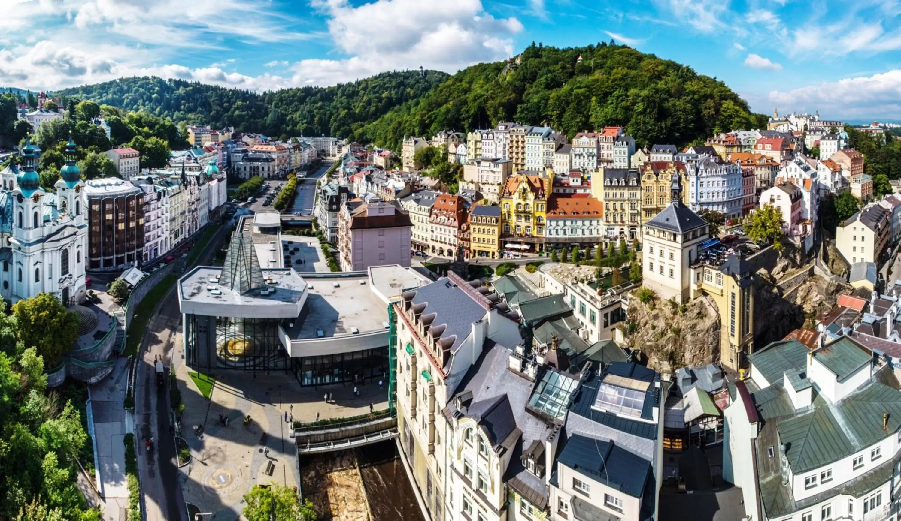 Bird's eye view, Bird's-eye View in Hotel Romance