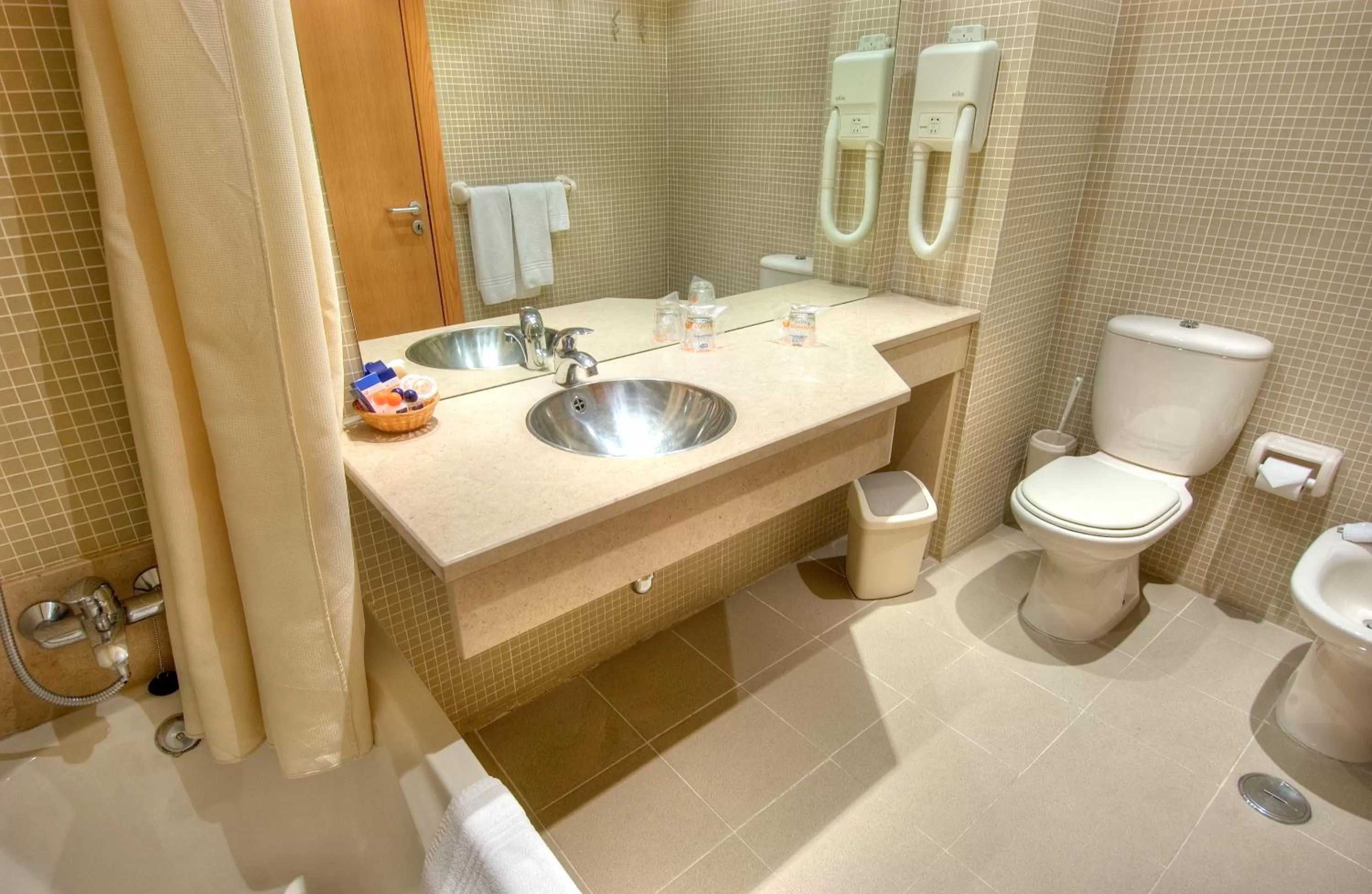 Shower in Hotel Eurosol Alcanena