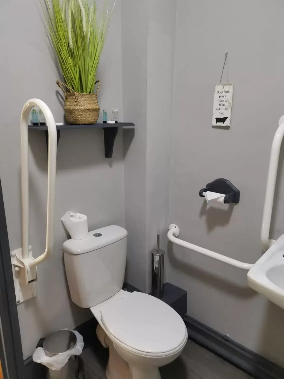 Toilet, Bathroom in The Babbling Brook