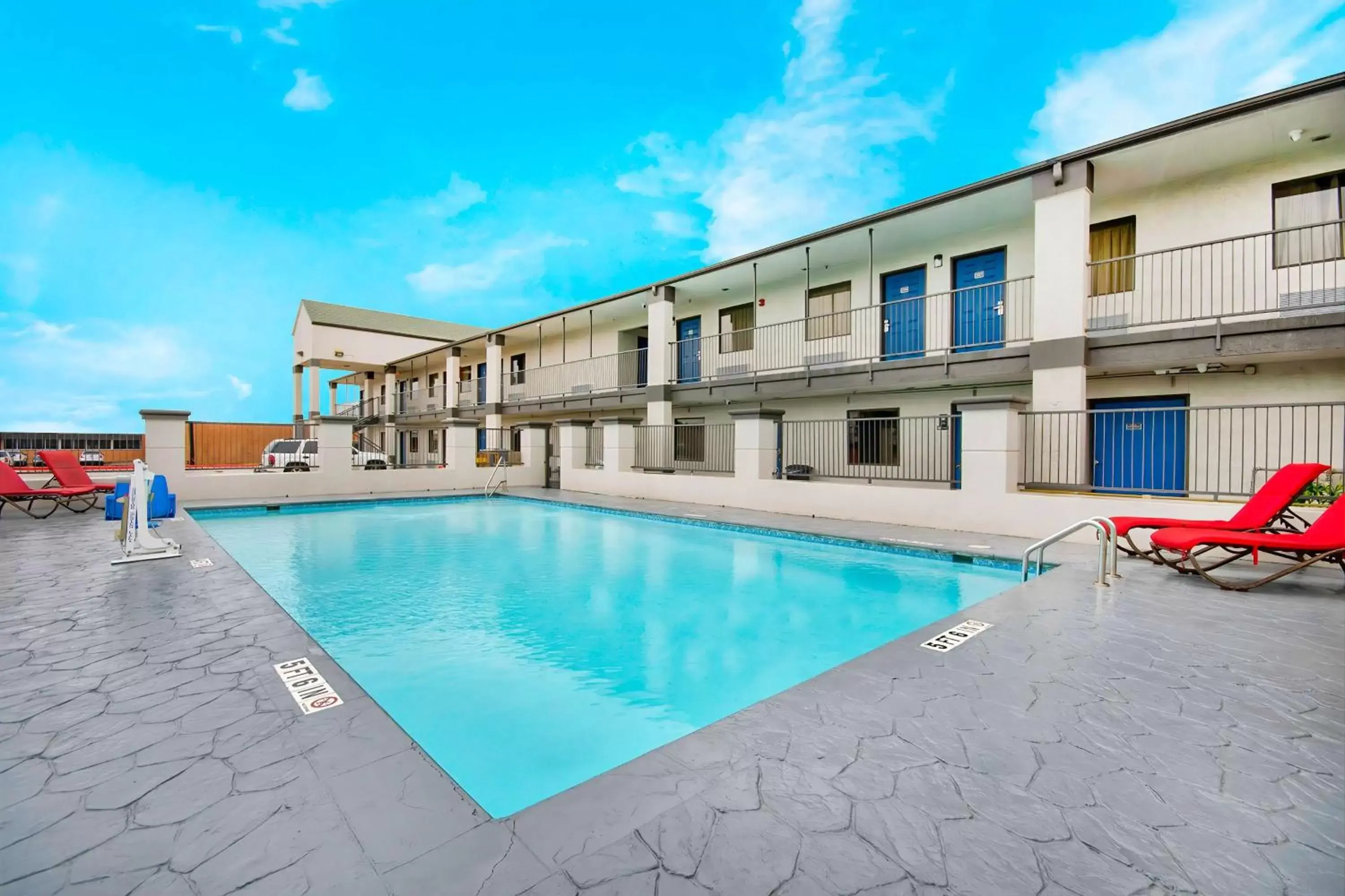 Pool view, Swimming Pool in Studio 6 - Texas City, TX