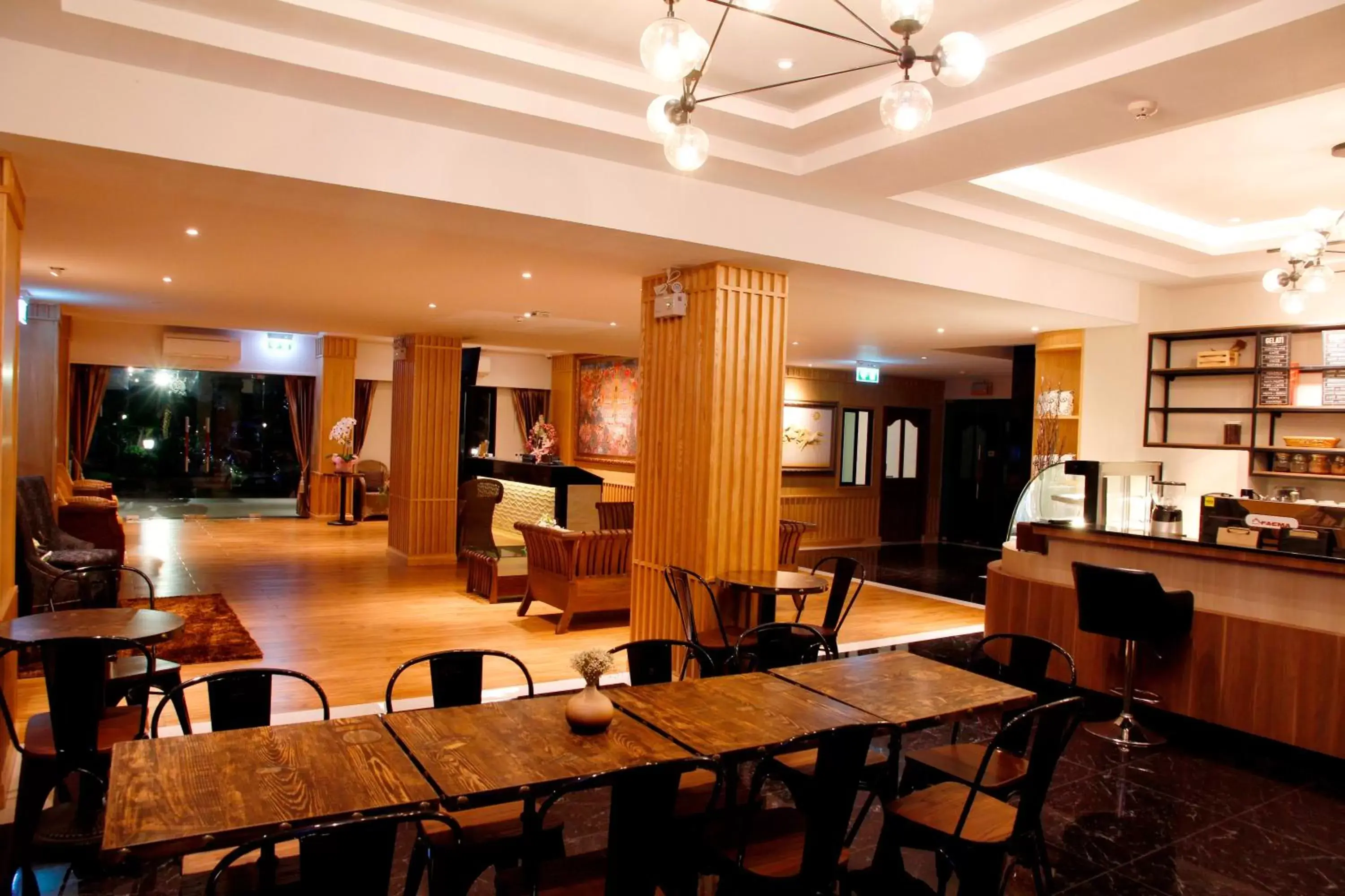 Lobby or reception, Lounge/Bar in Golden Foyer Suvarnabhumi Airport Hotel