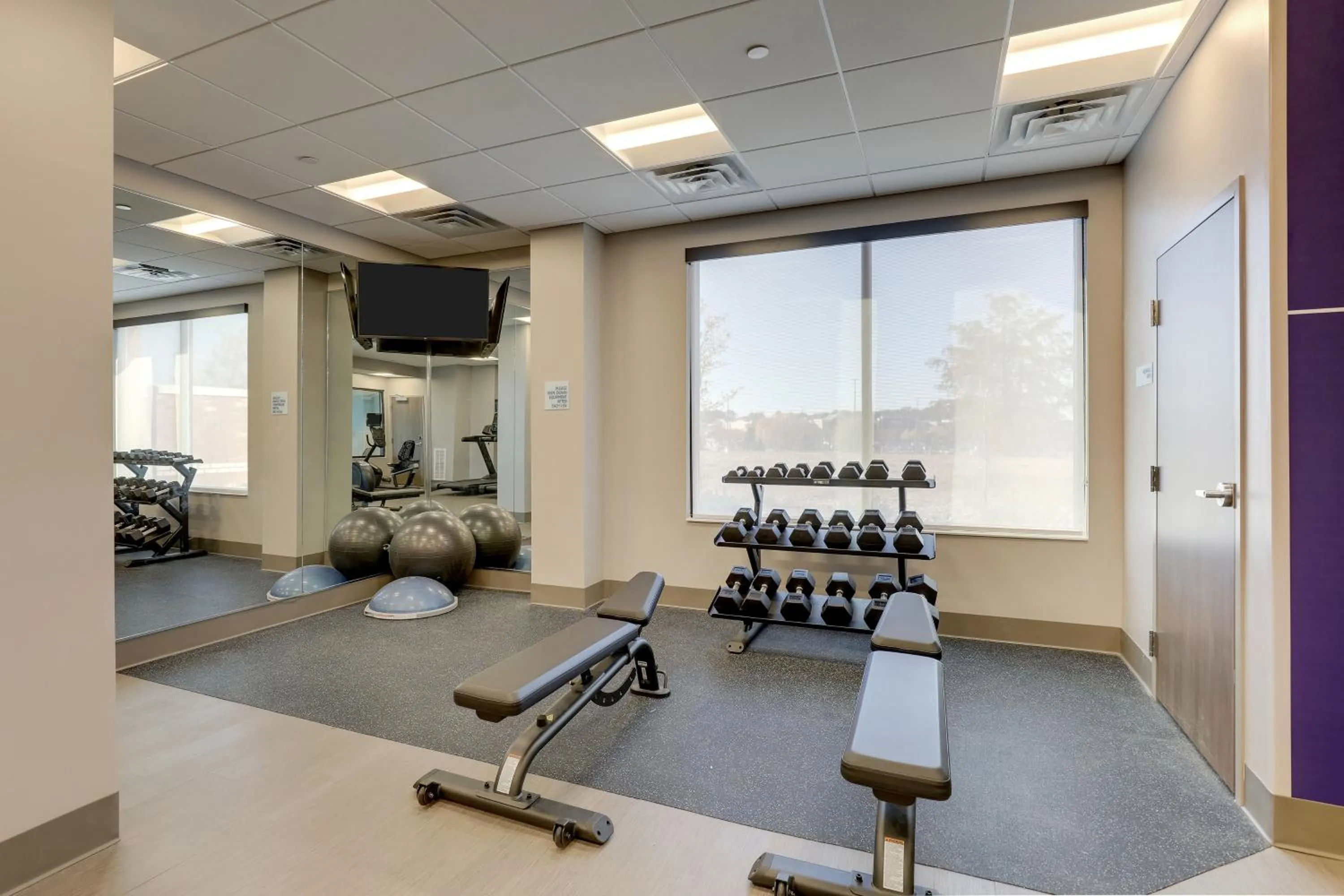 Fitness centre/facilities in Holiday Inn Express Holly Springs - Raleigh Area by IHG