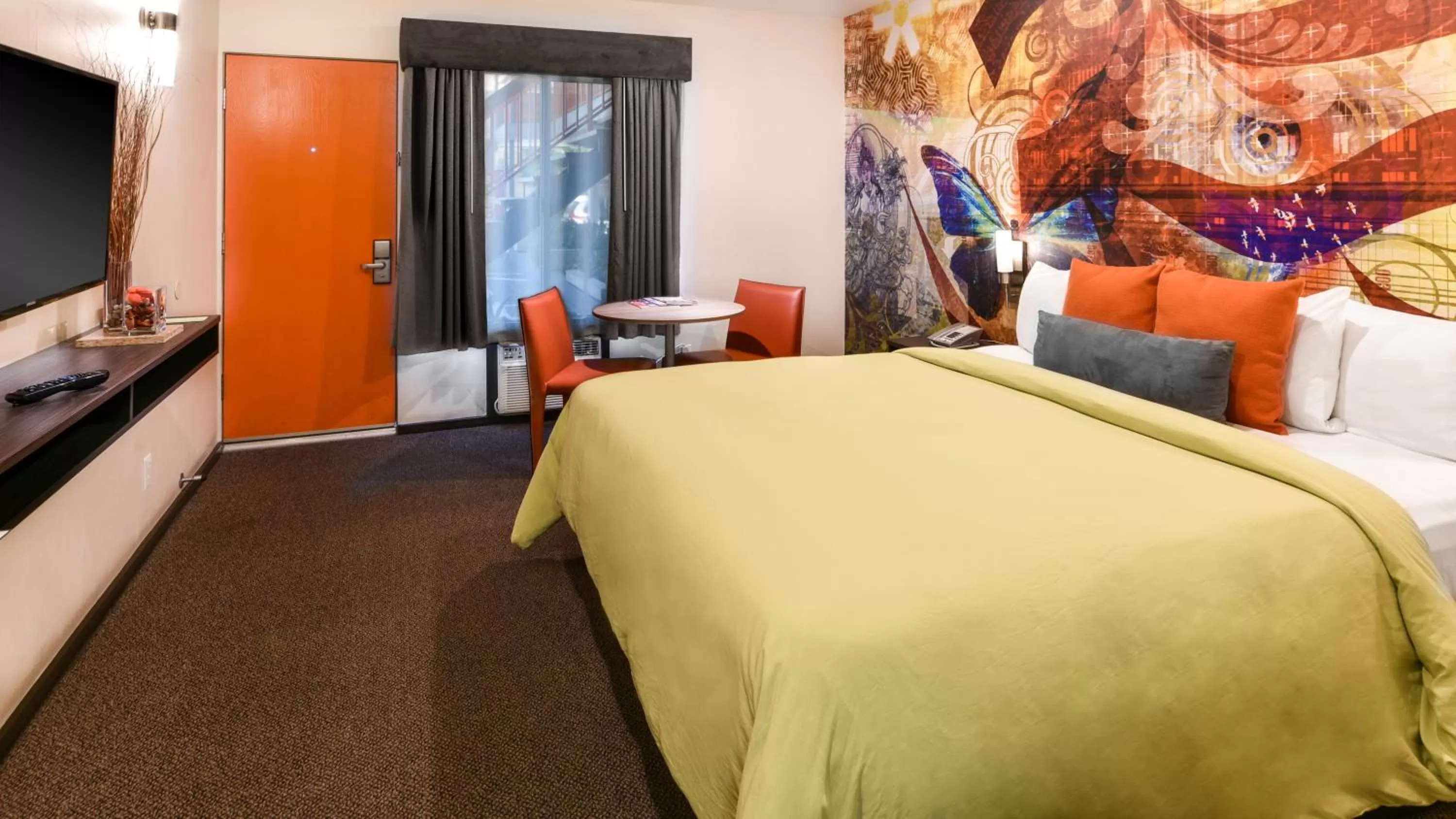 TV and multimedia, Bed in The Tangerine - a Burbank Hotel