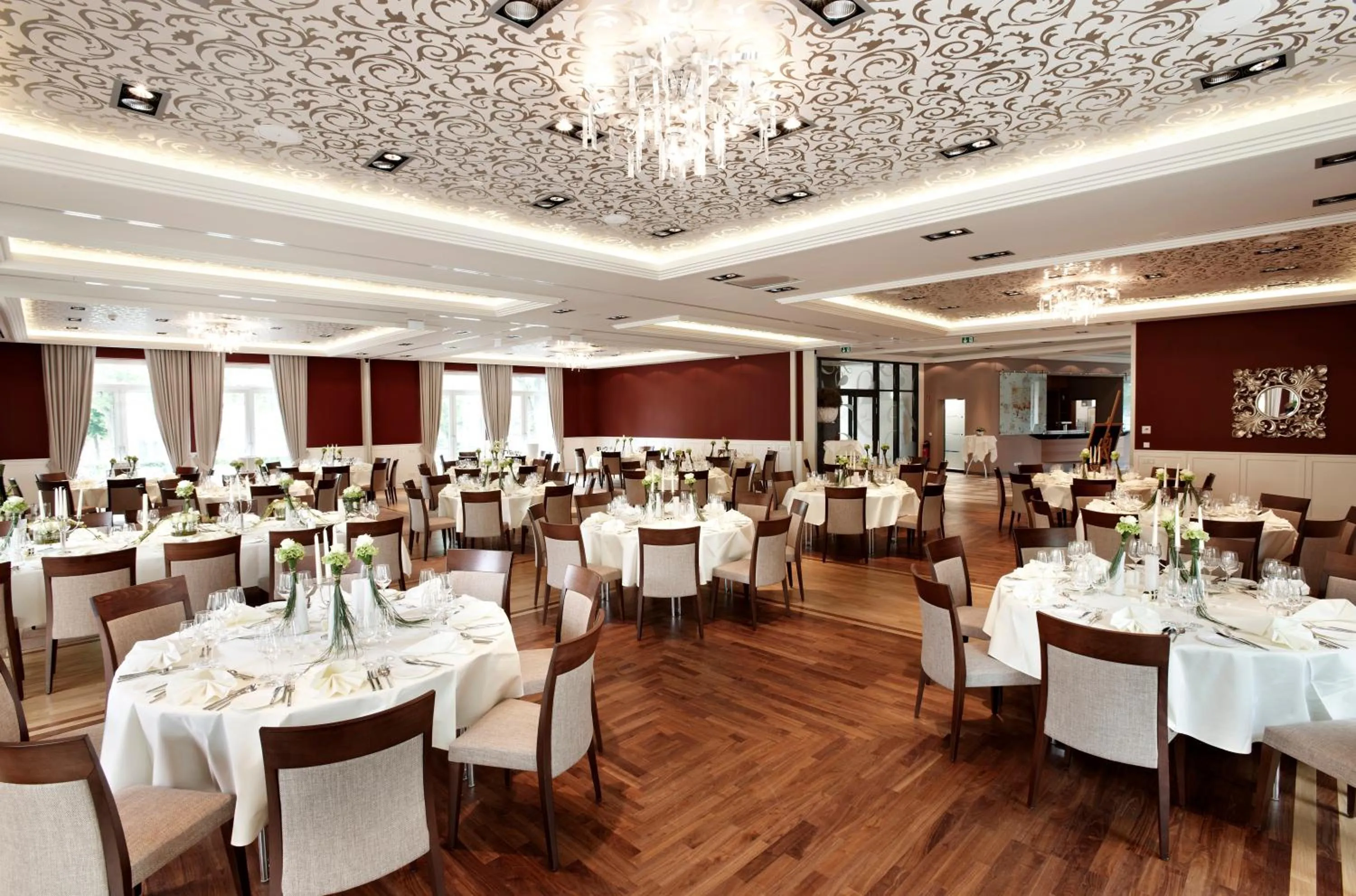 Banquet/Function facilities in Lind Hotel