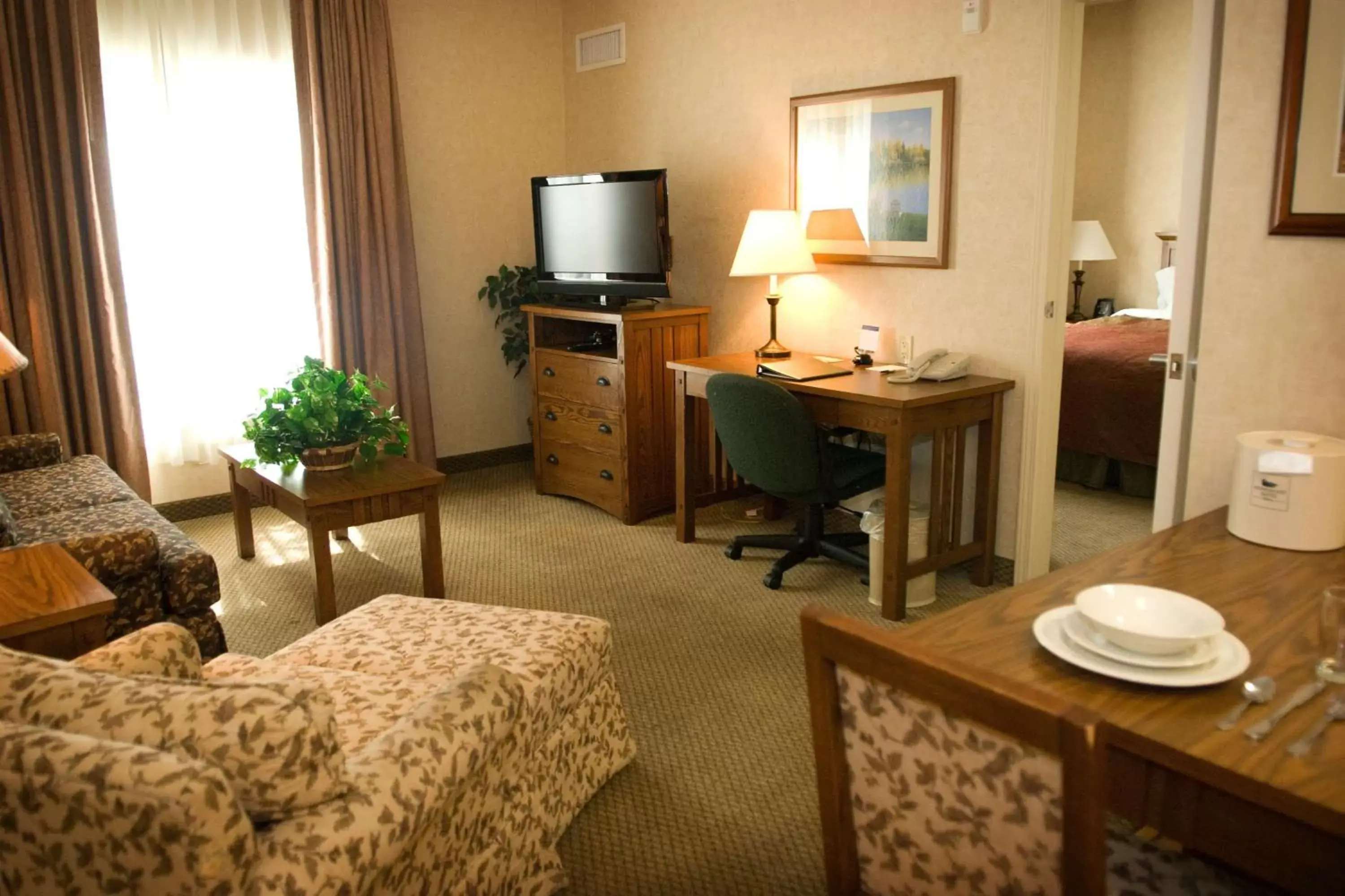 Living room, TV/Entertainment Center in Homewood Suites Bakersfield