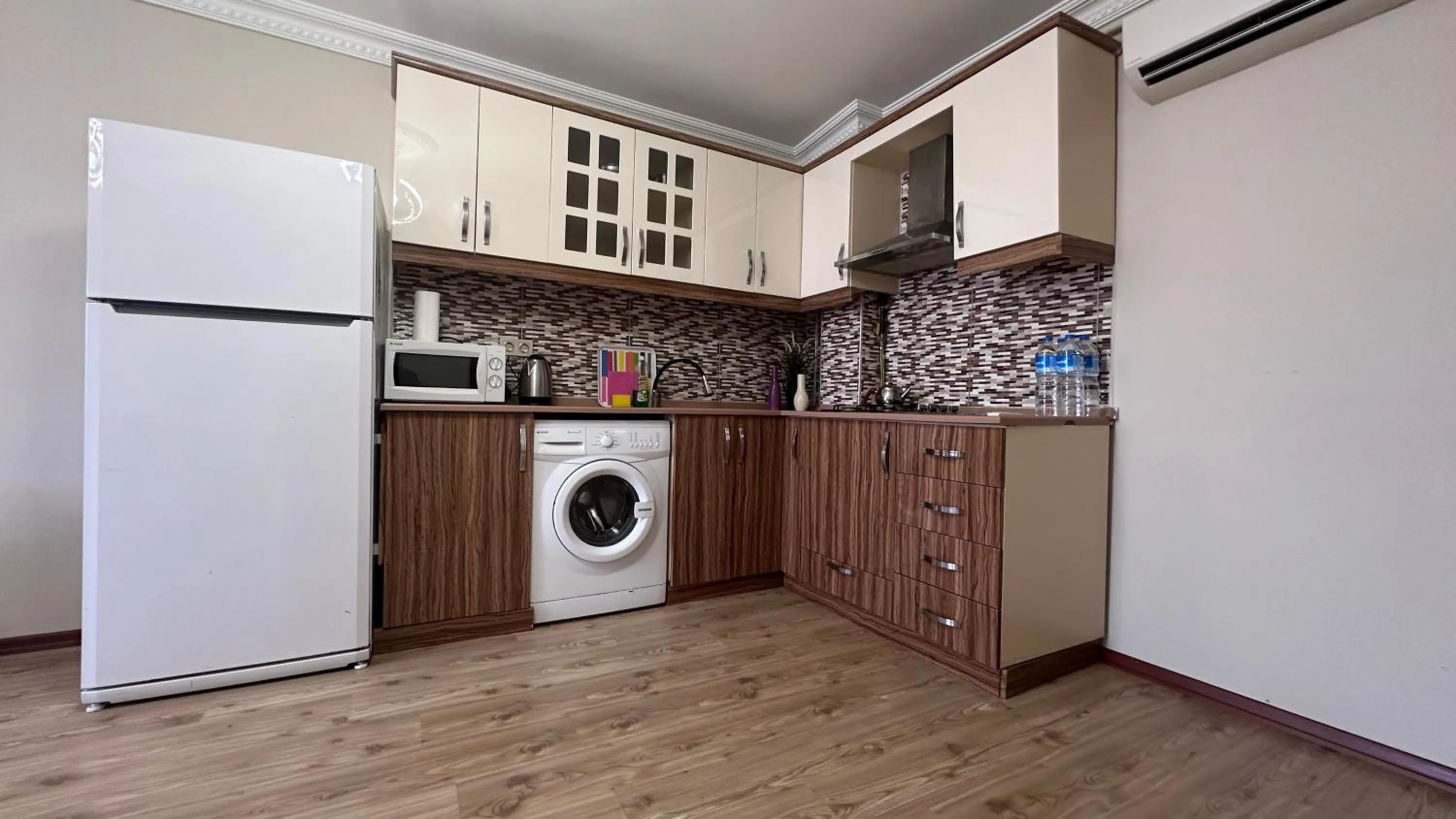 Kitchen or kitchenette in Overland Residence