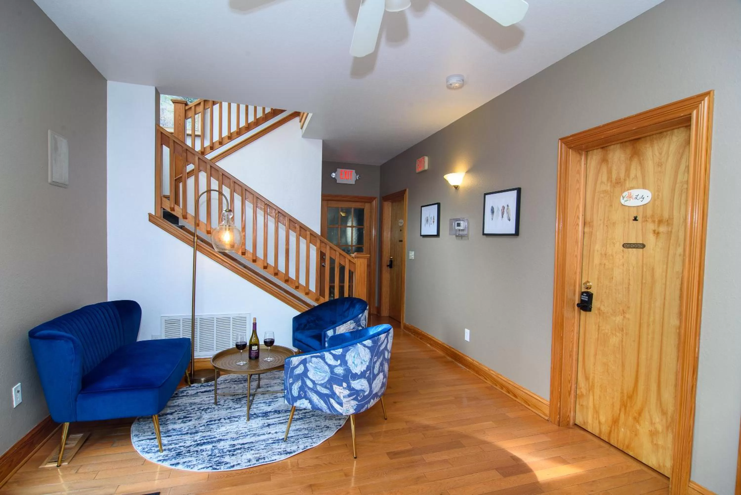 Communal lounge/ TV room in The Inn on Pamlico Sound