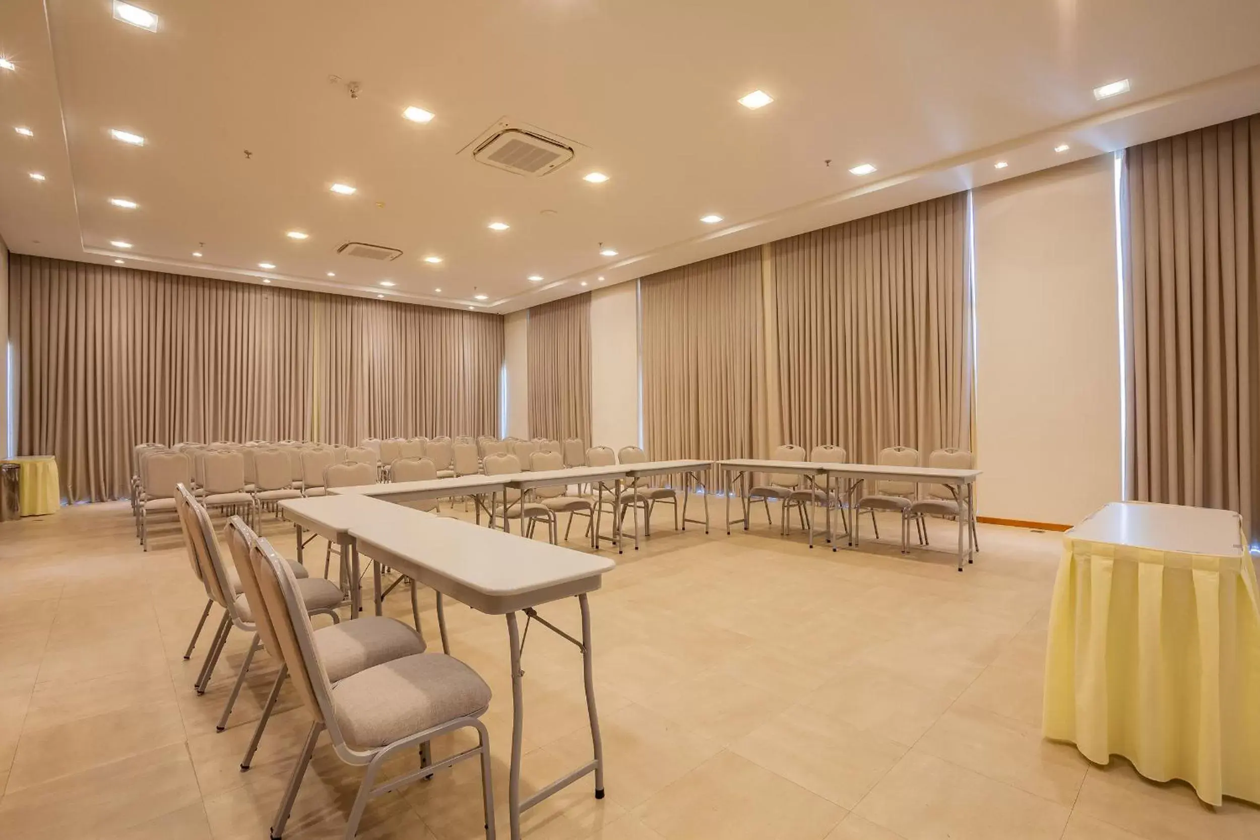 Meeting/conference room in Tri Hotel Executive Brusque