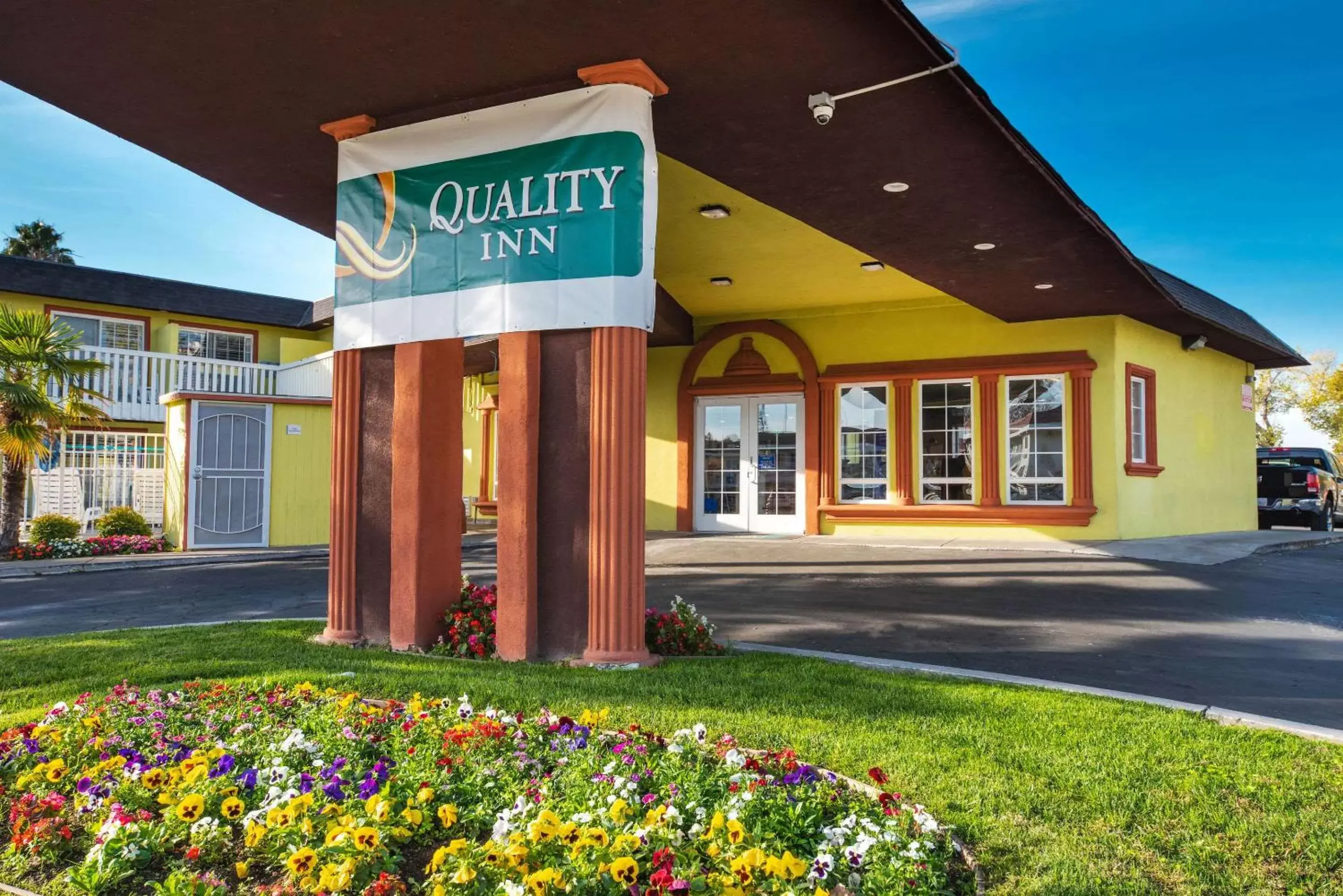 Property Building in Quality Inn & Suites