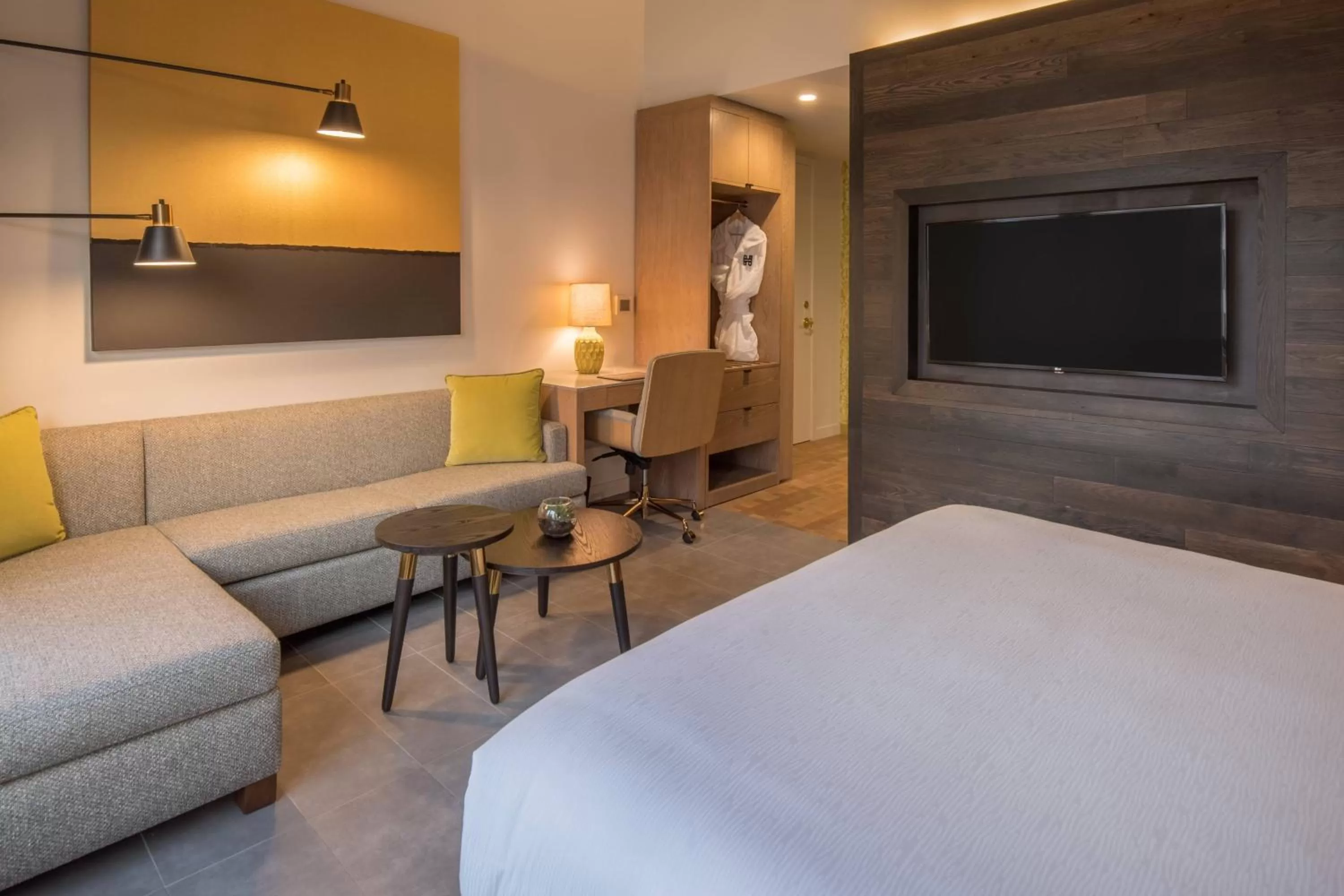 Photo of the whole room, Bed in The Hi-Lo, Autograph Collection