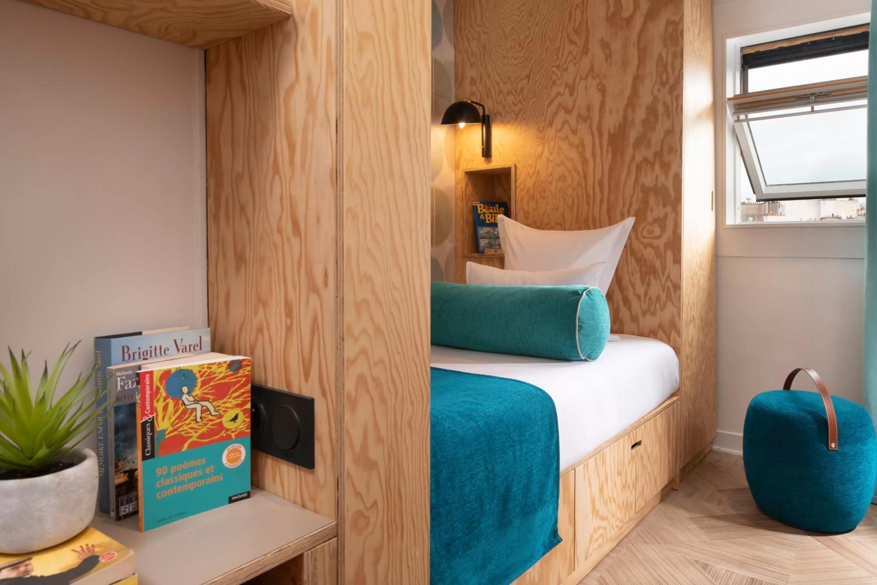 Photo of the whole room, Bed in Hotel Locomo - Gare de Lyon Bastille