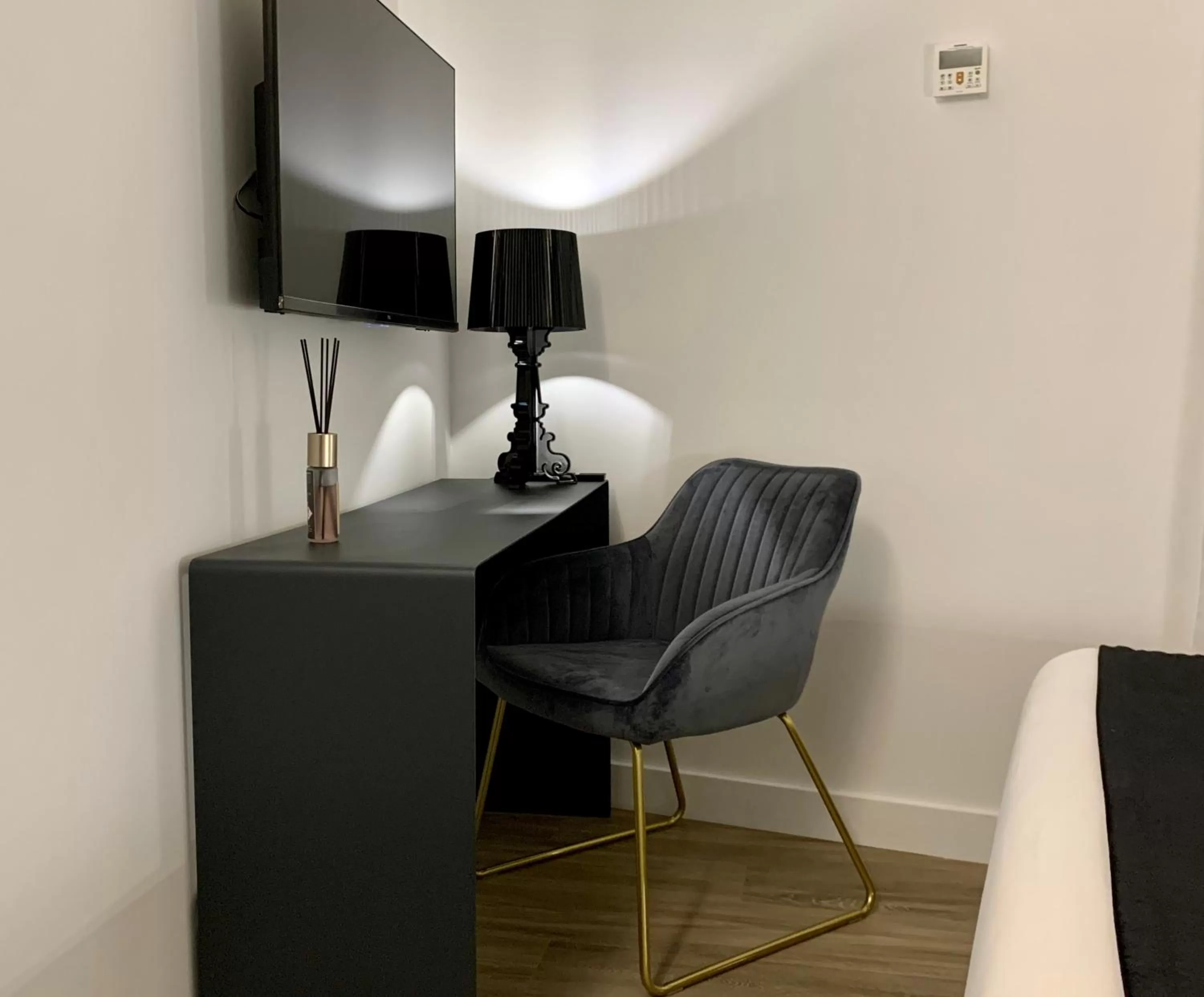 Bedroom, Seating Area in Toledo Boutique Rooms