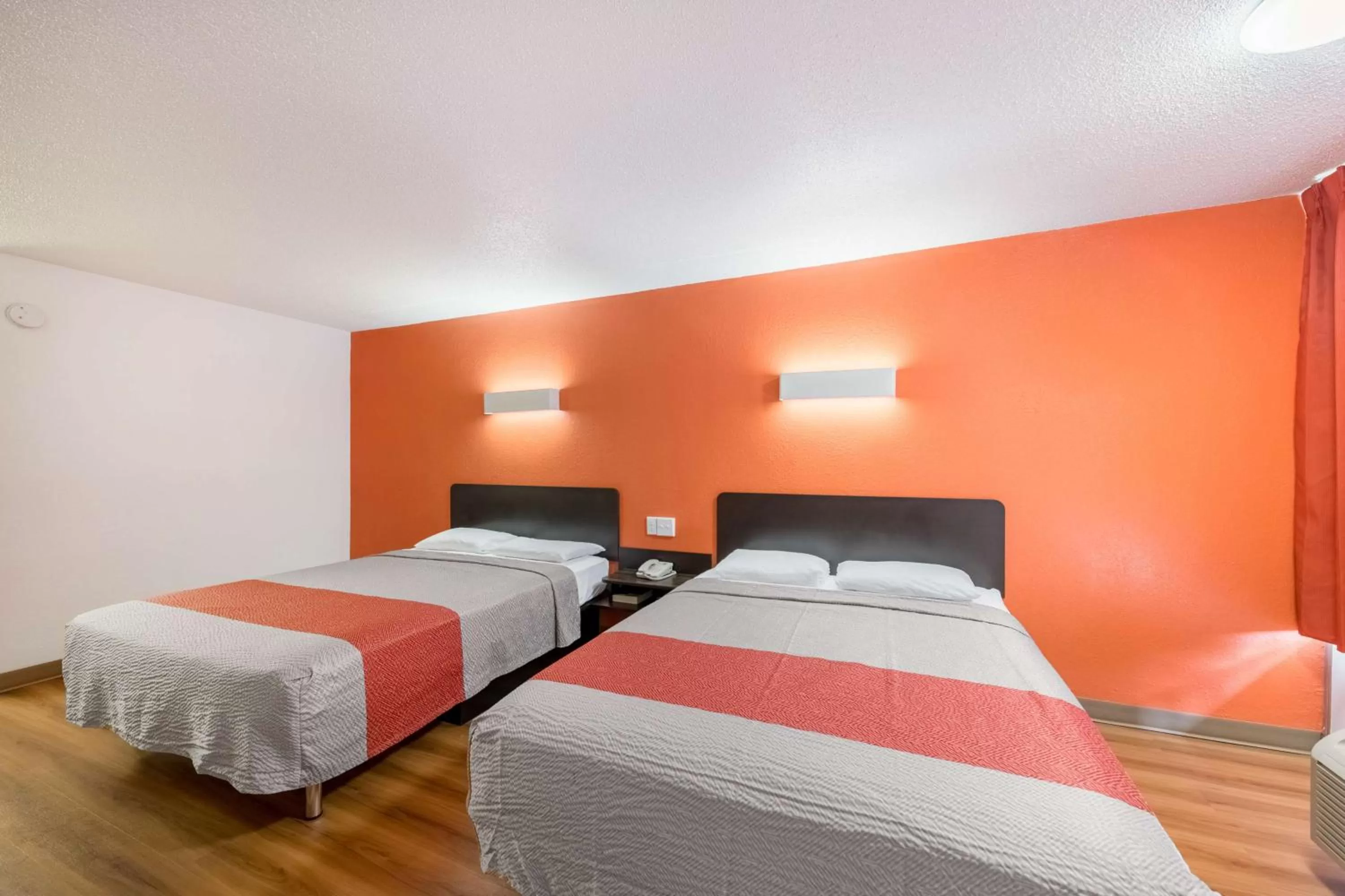 Photo of the whole room, Bed in Motel 6-Oklahoma City, OK - Bricktown