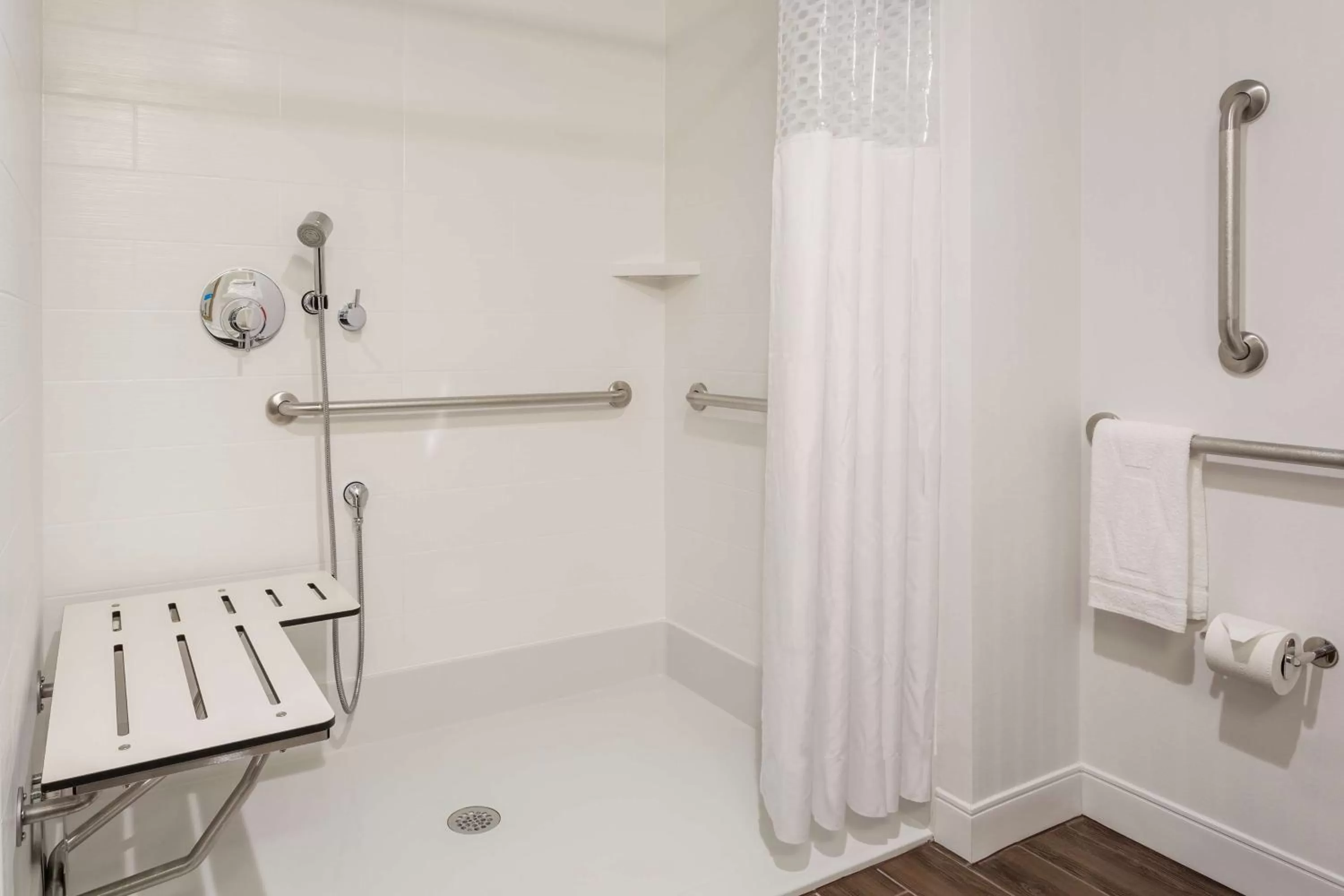 Bathroom in Hampton Inn & Suites Newport/Cincinnati, KY