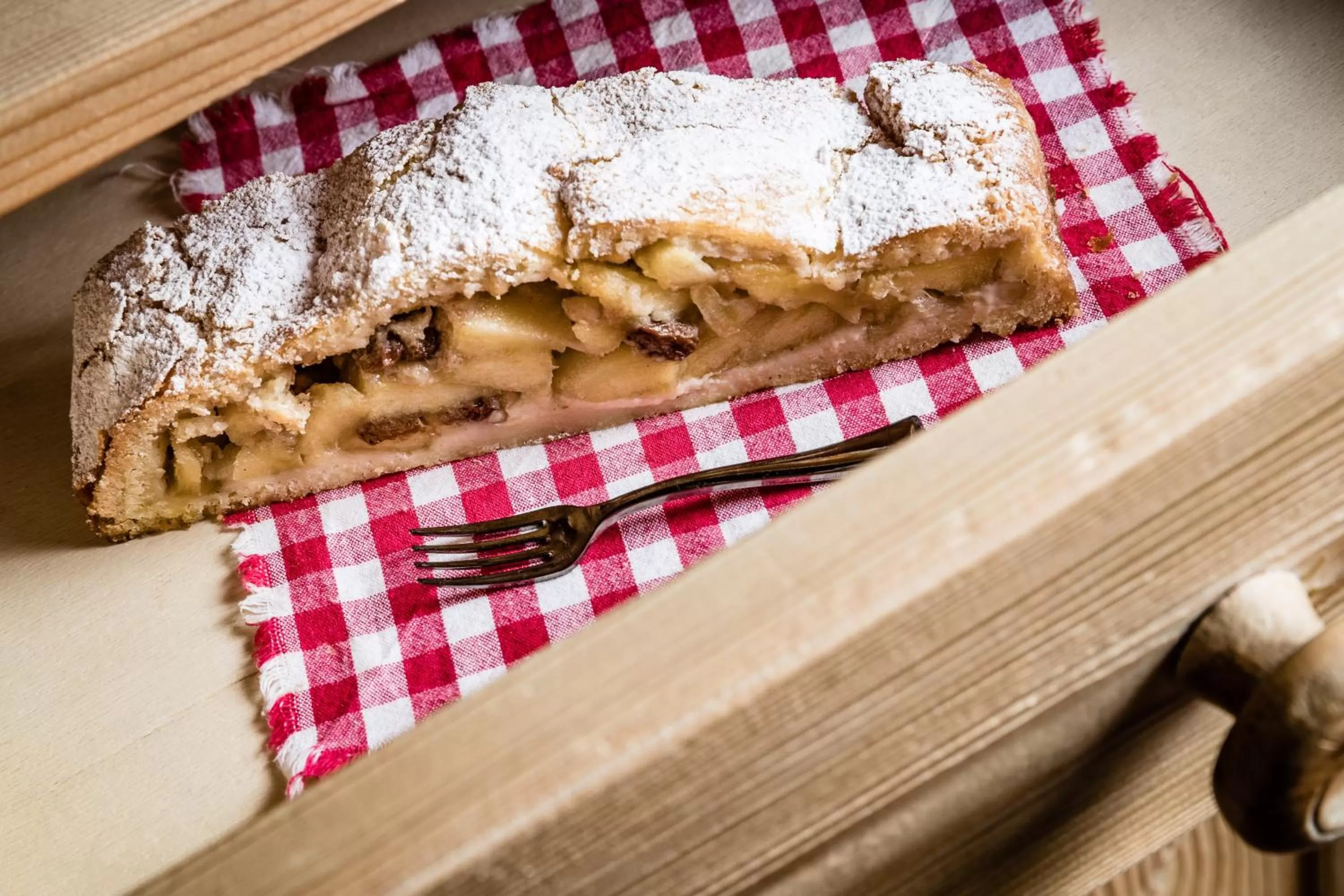 Food and drinks in Boutique Hotel Nives - Luxury & Design in the Dolomites