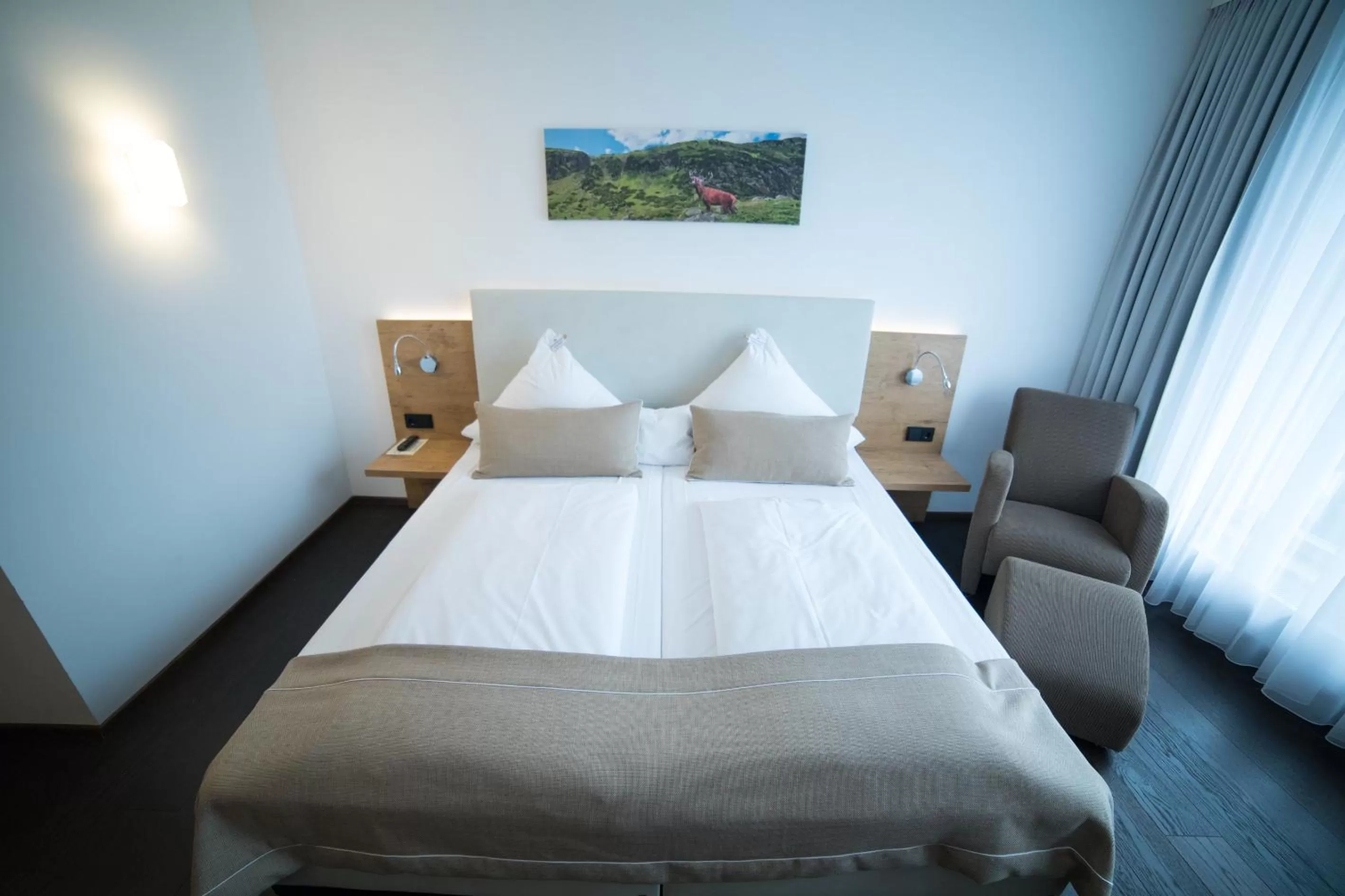 Photo of the whole room, Bed in Hotel zum Hirsch