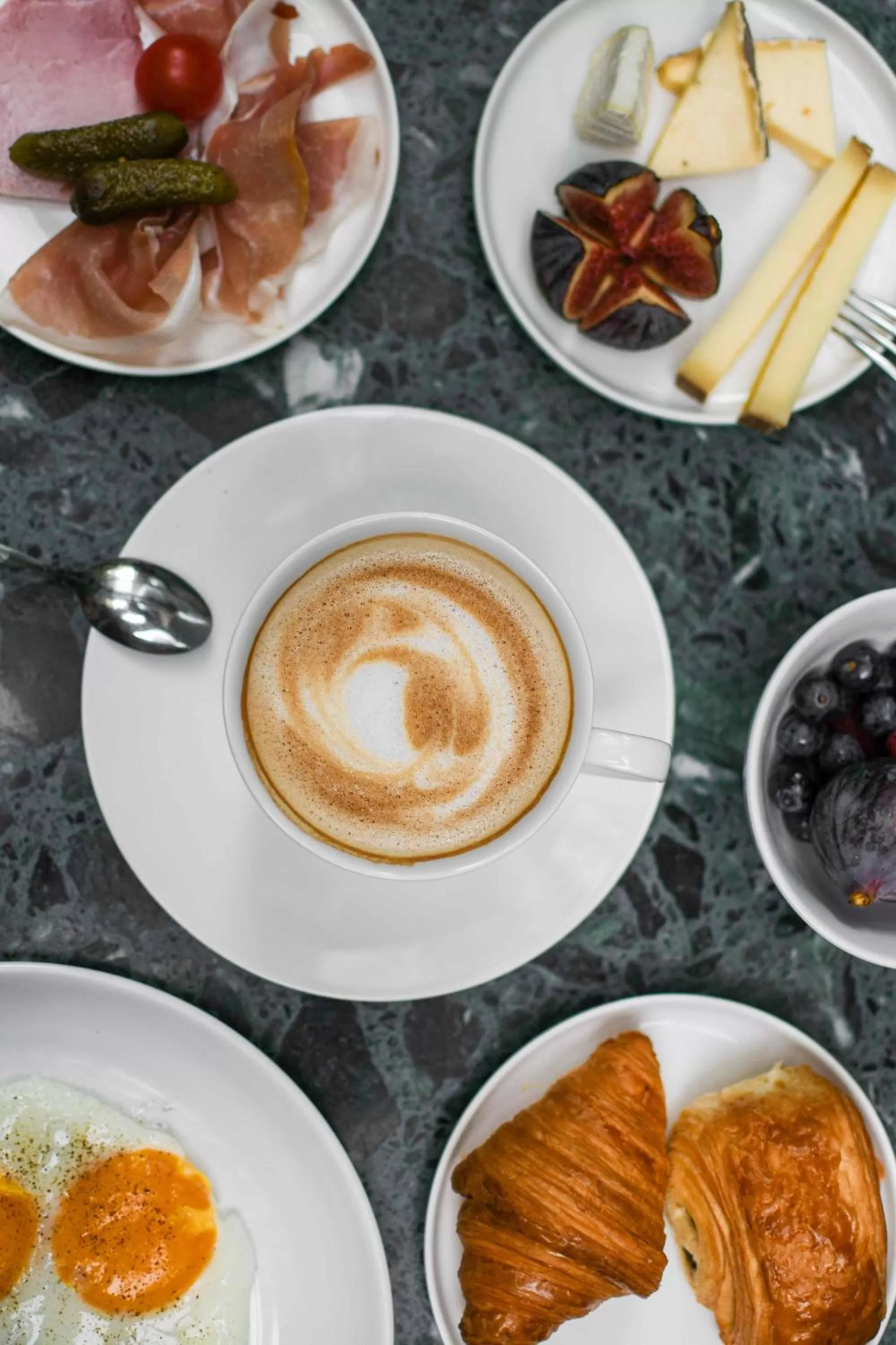 Breakfast in Hotel Parister Piscine & Spa