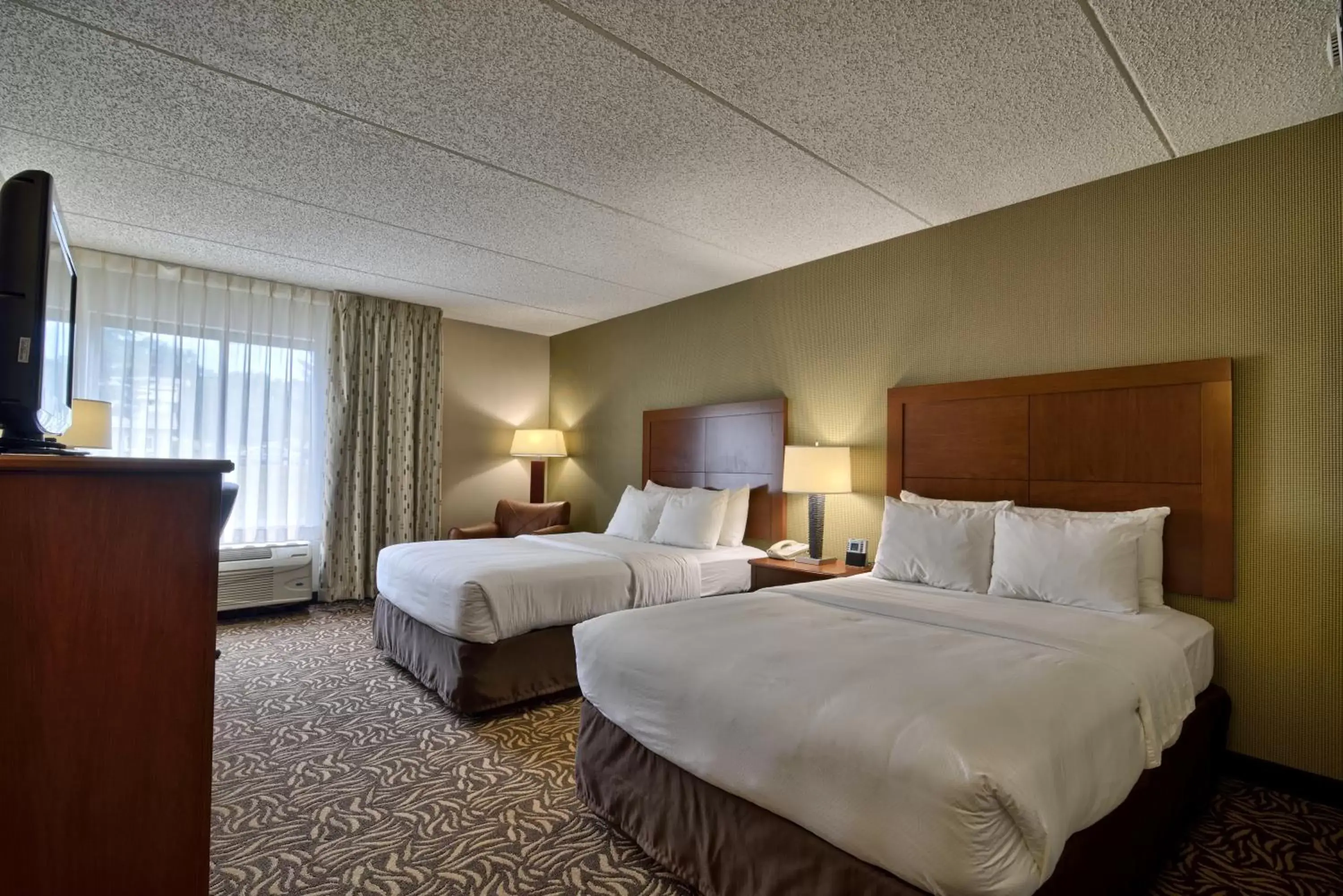 Bedroom, Bed in Clarion Inn & Suites - University Area