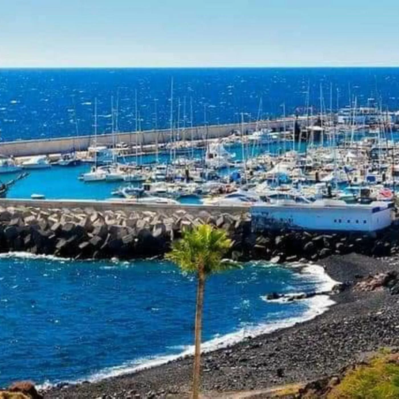 Sea view in Sunshine Apartments