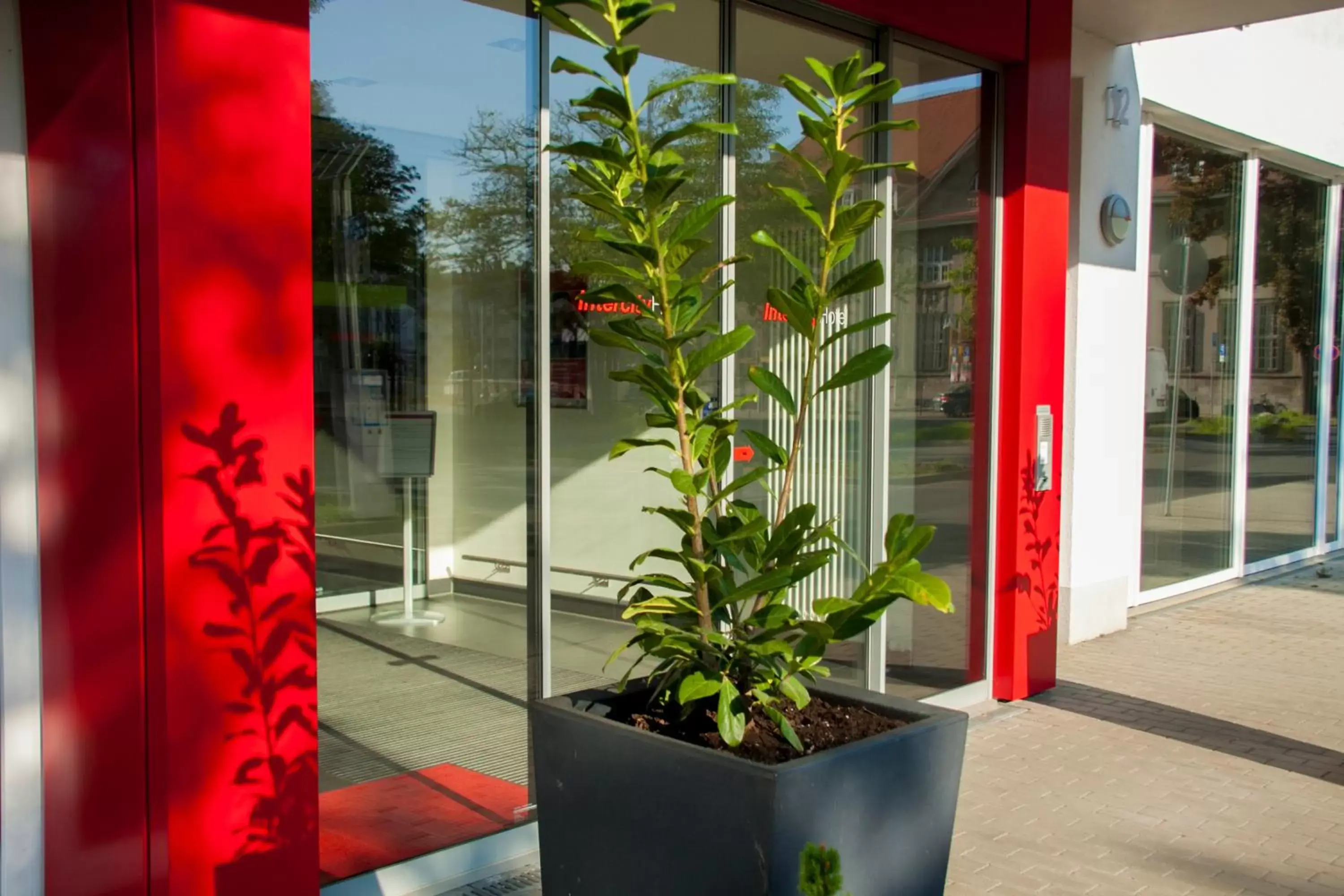 Facade/entrance in IntercityHotel Darmstadt